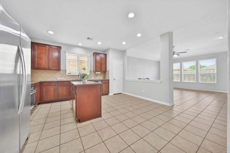 21522 Venture Park Drive Property Photo 6