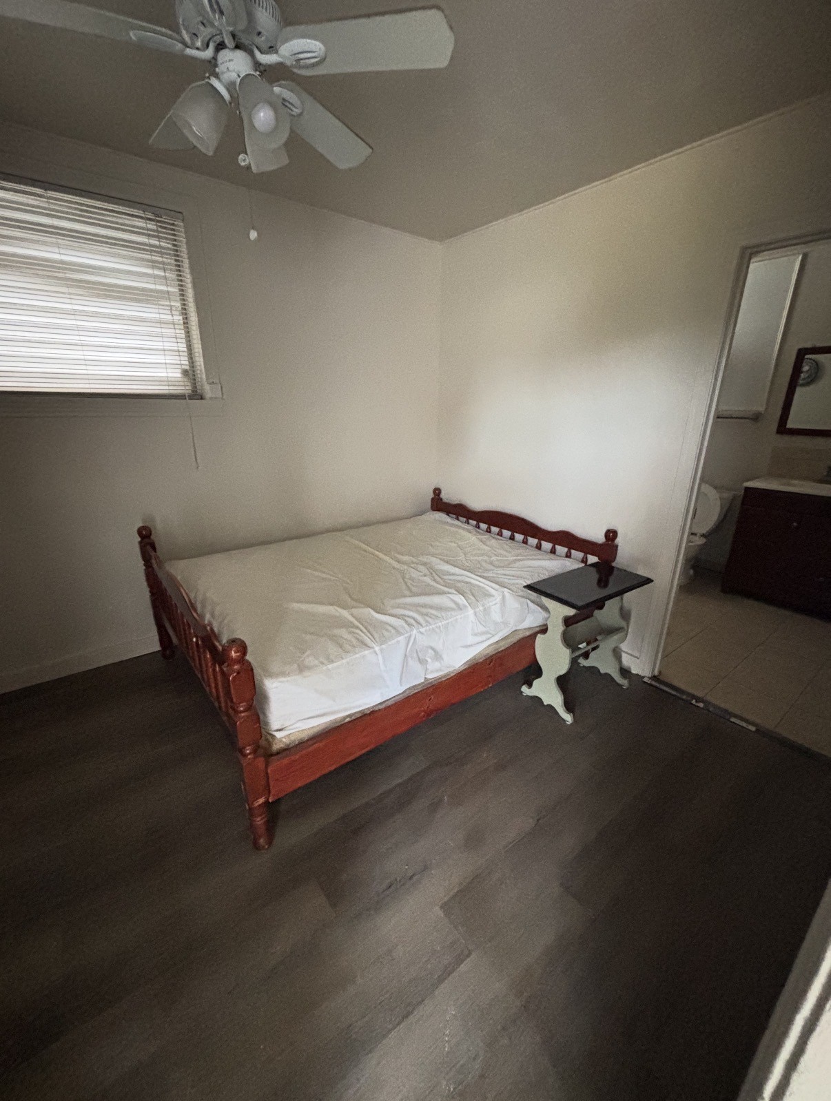 928 Main Street 922 Property Photo 5