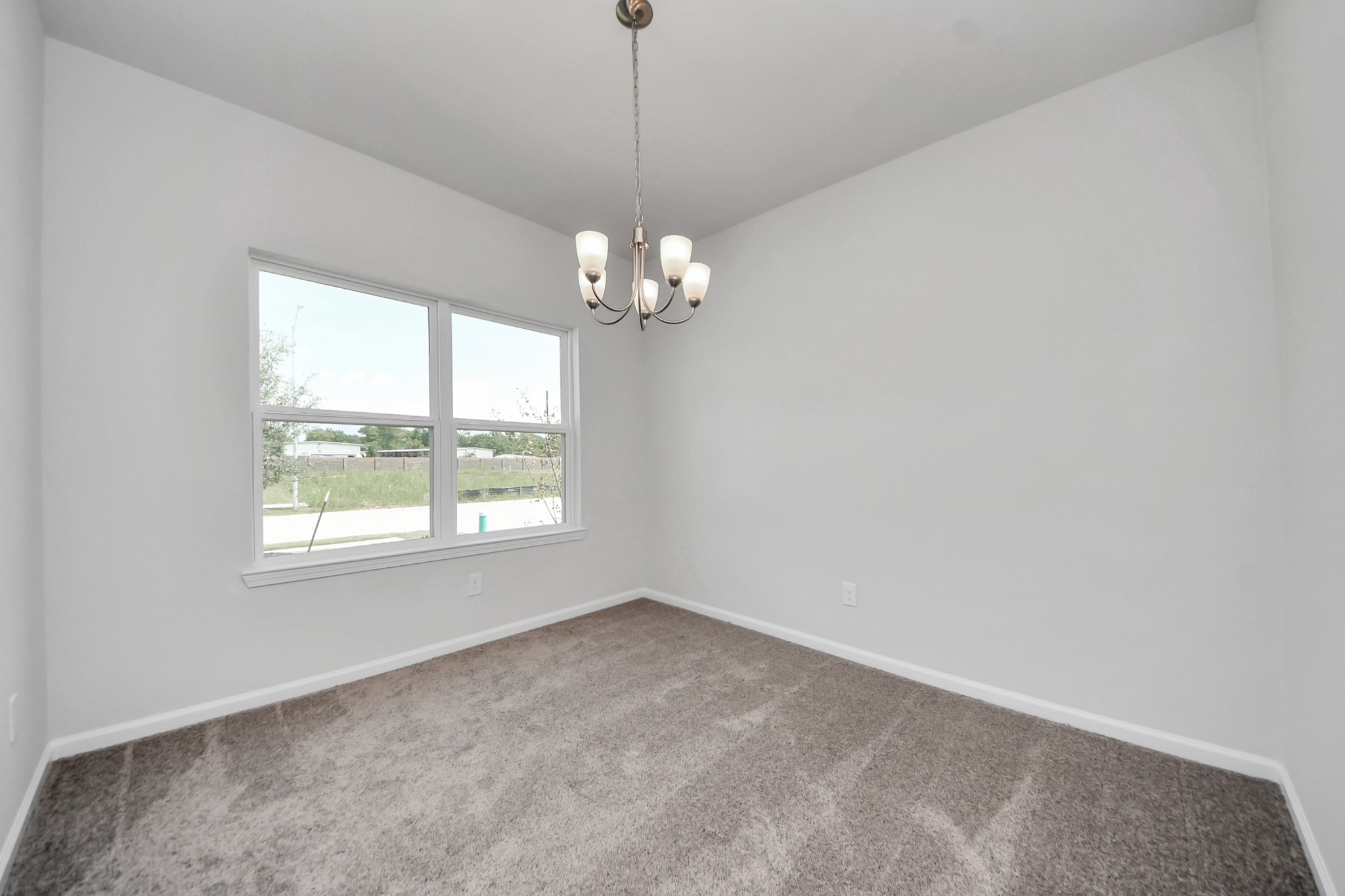 2715 Crested Creek Lane Property Photo 2