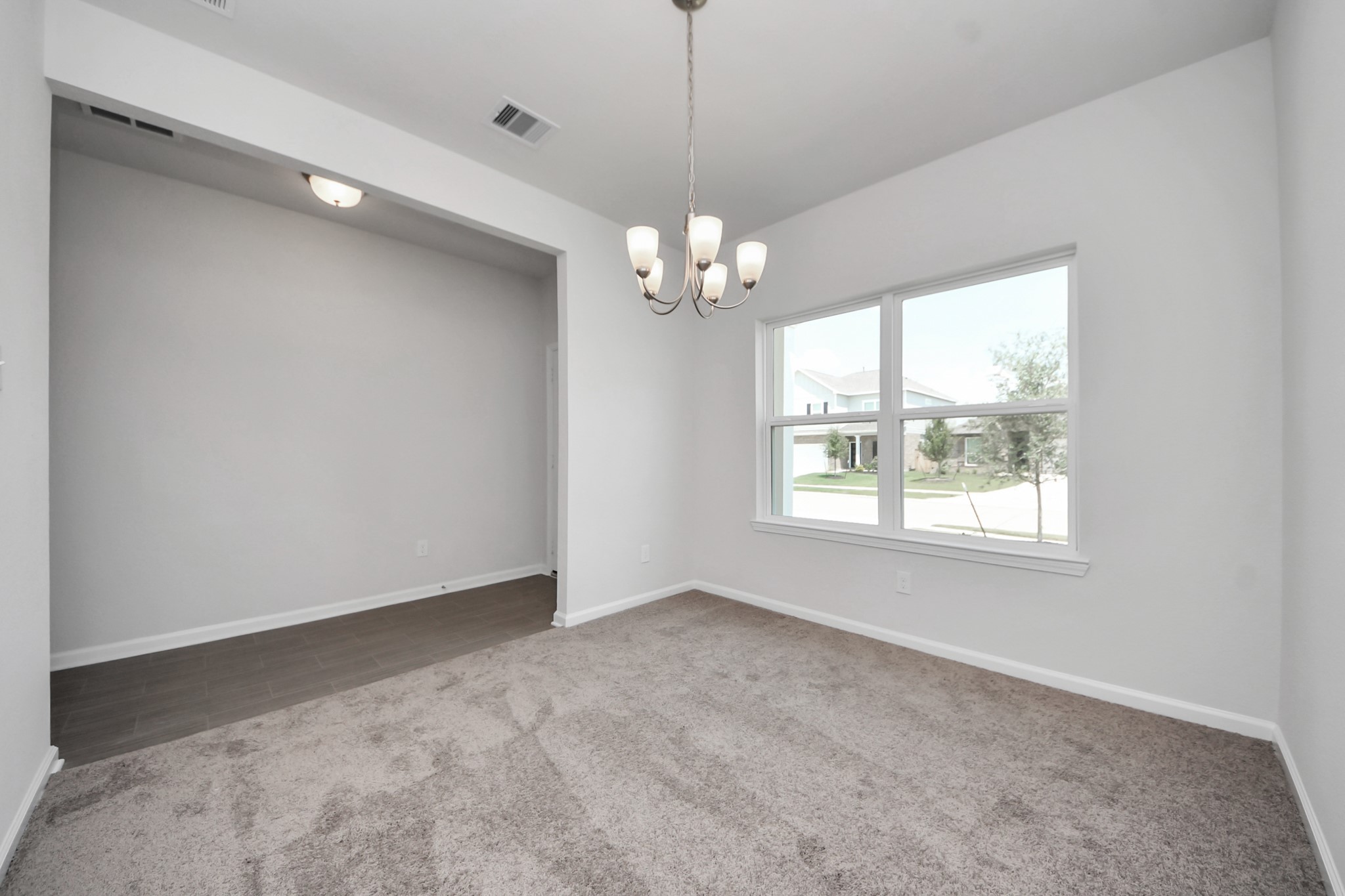 2715 Crested Creek Lane Property Photo 3