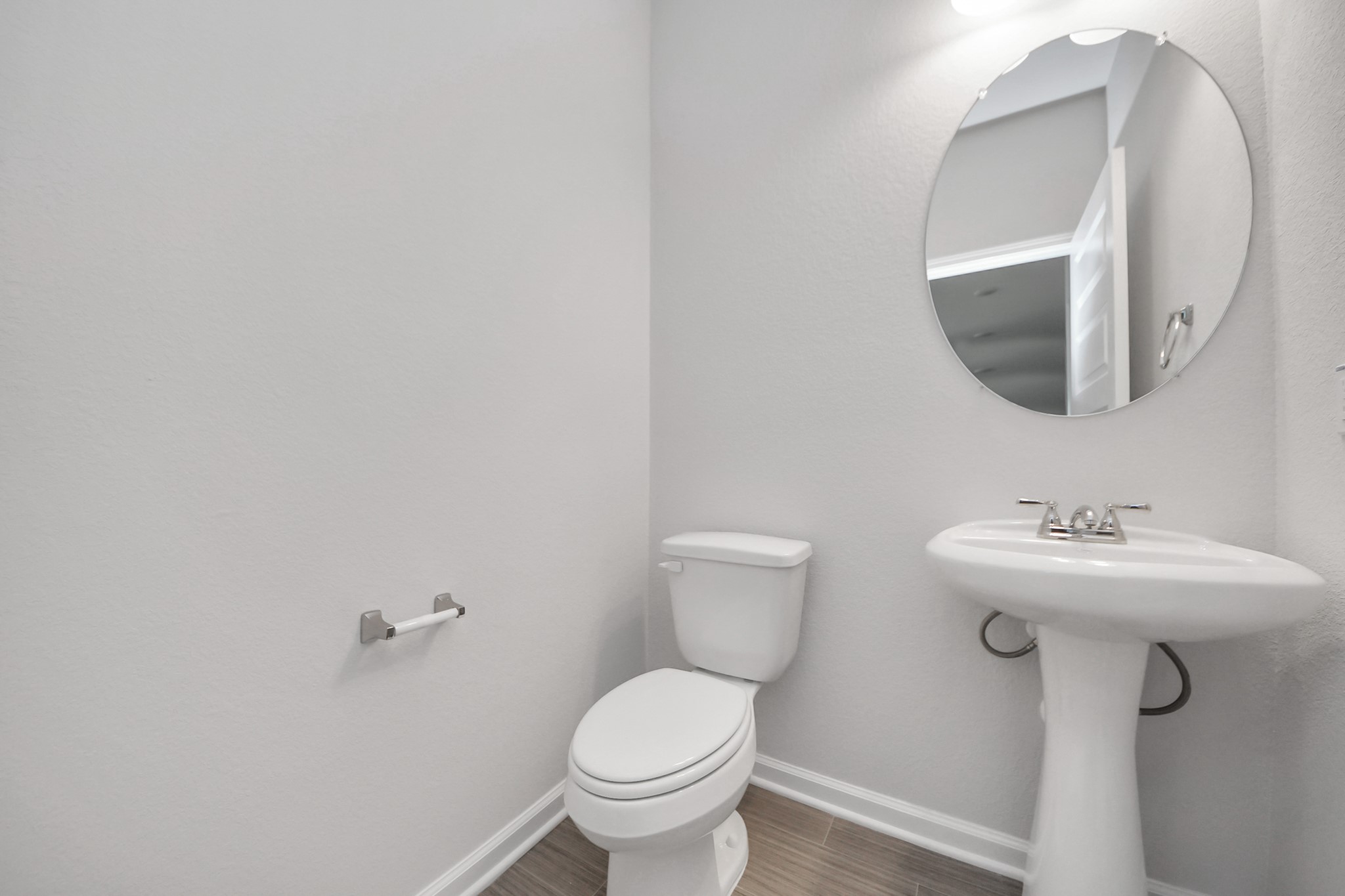 2715 Crested Creek Lane Property Photo 4
