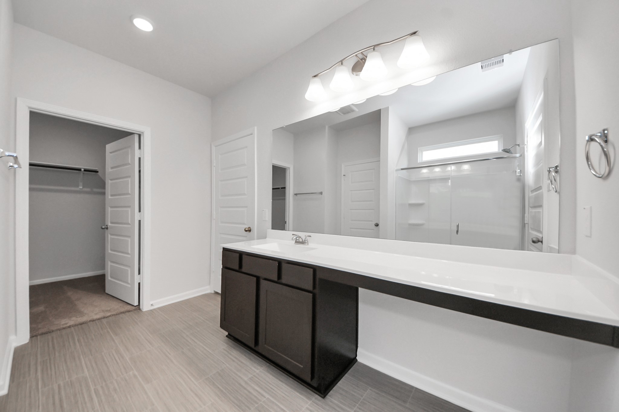 2715 Crested Creek Lane Property Photo 8
