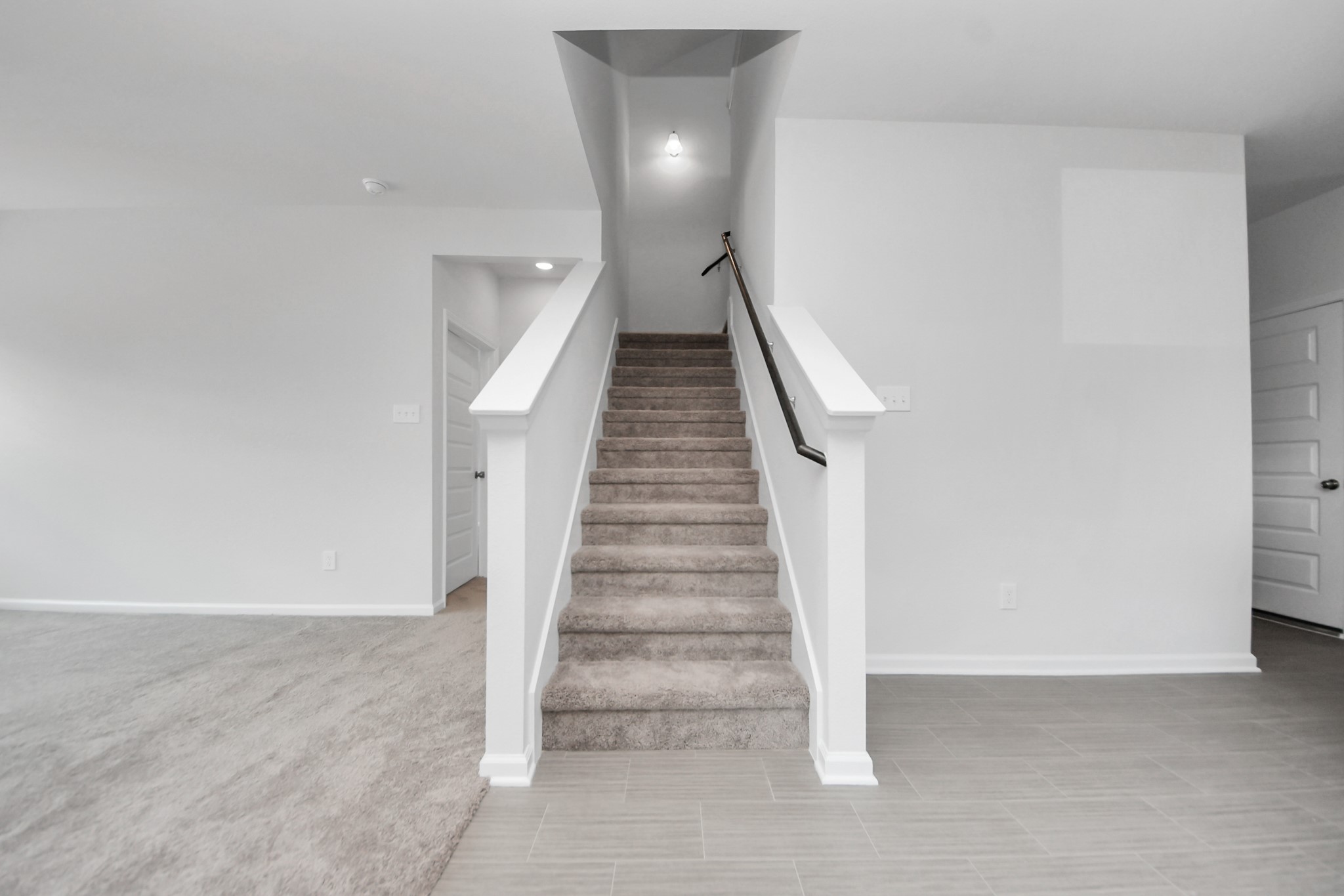 2715 Crested Creek Lane Property Photo 11