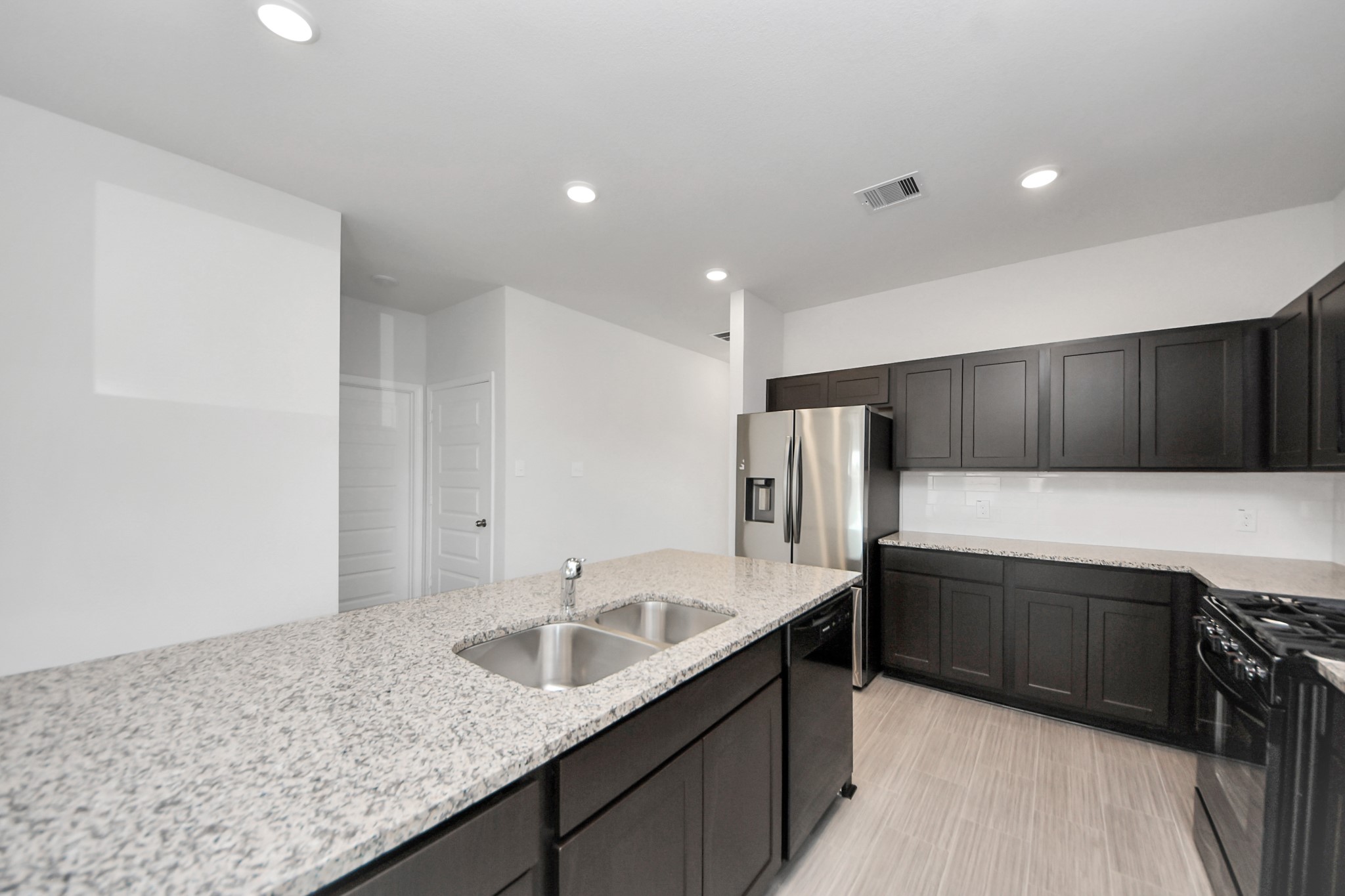 2715 Crested Creek Lane Property Photo 28