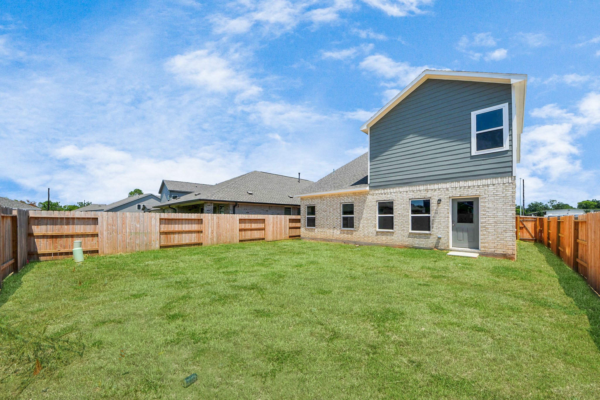 2715 Crested Creek Lane Property Photo 30