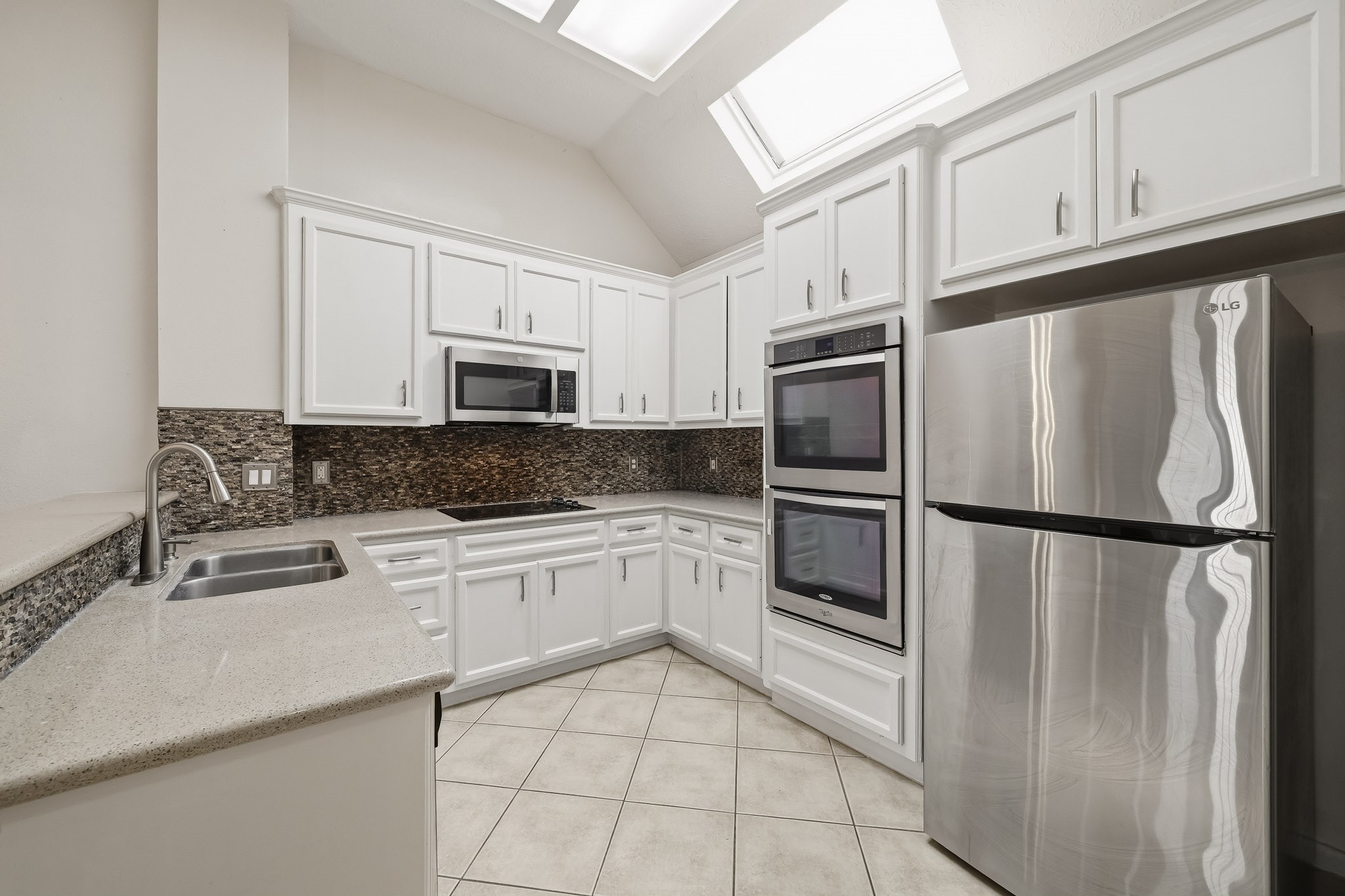 2611 Oxhill Court Property Photo 7