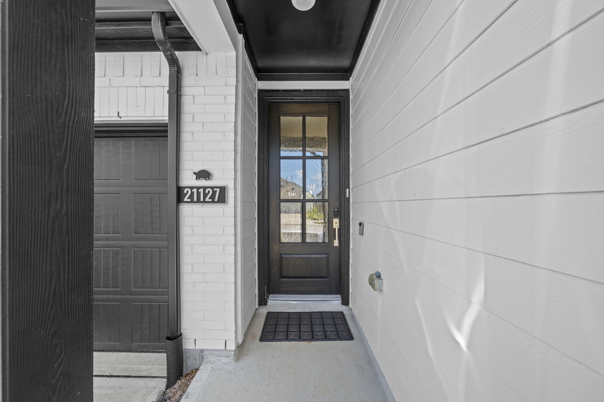 21127 Lady Of The Lake Lane Property Photo 12
