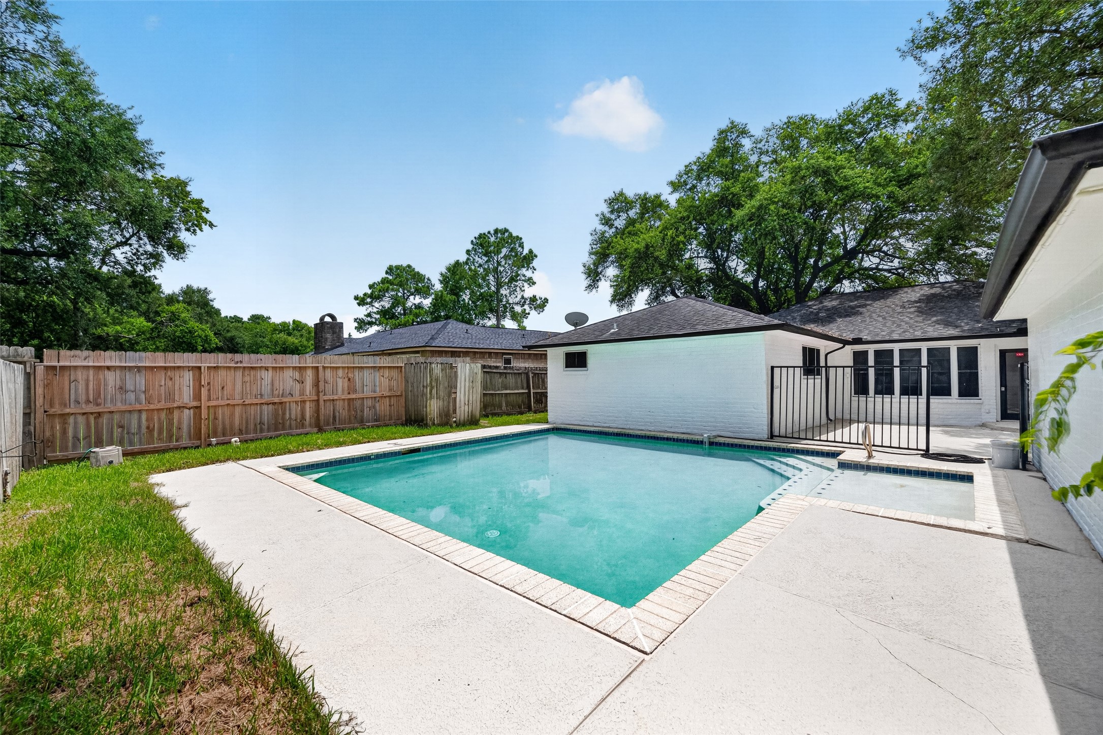 16303 Townes Road Property Photo 6