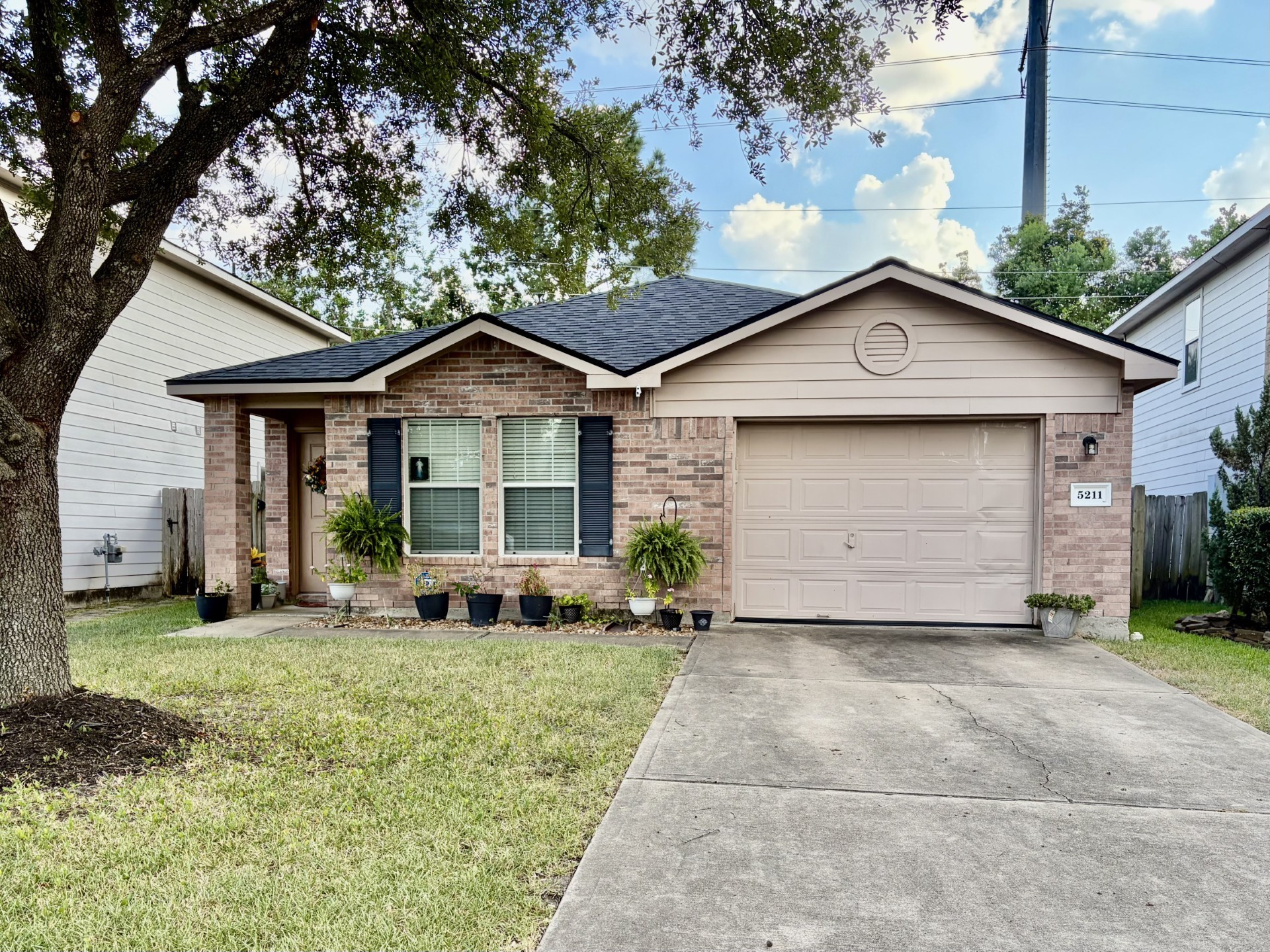 5211 Roth Forest Lane Property Photo 1