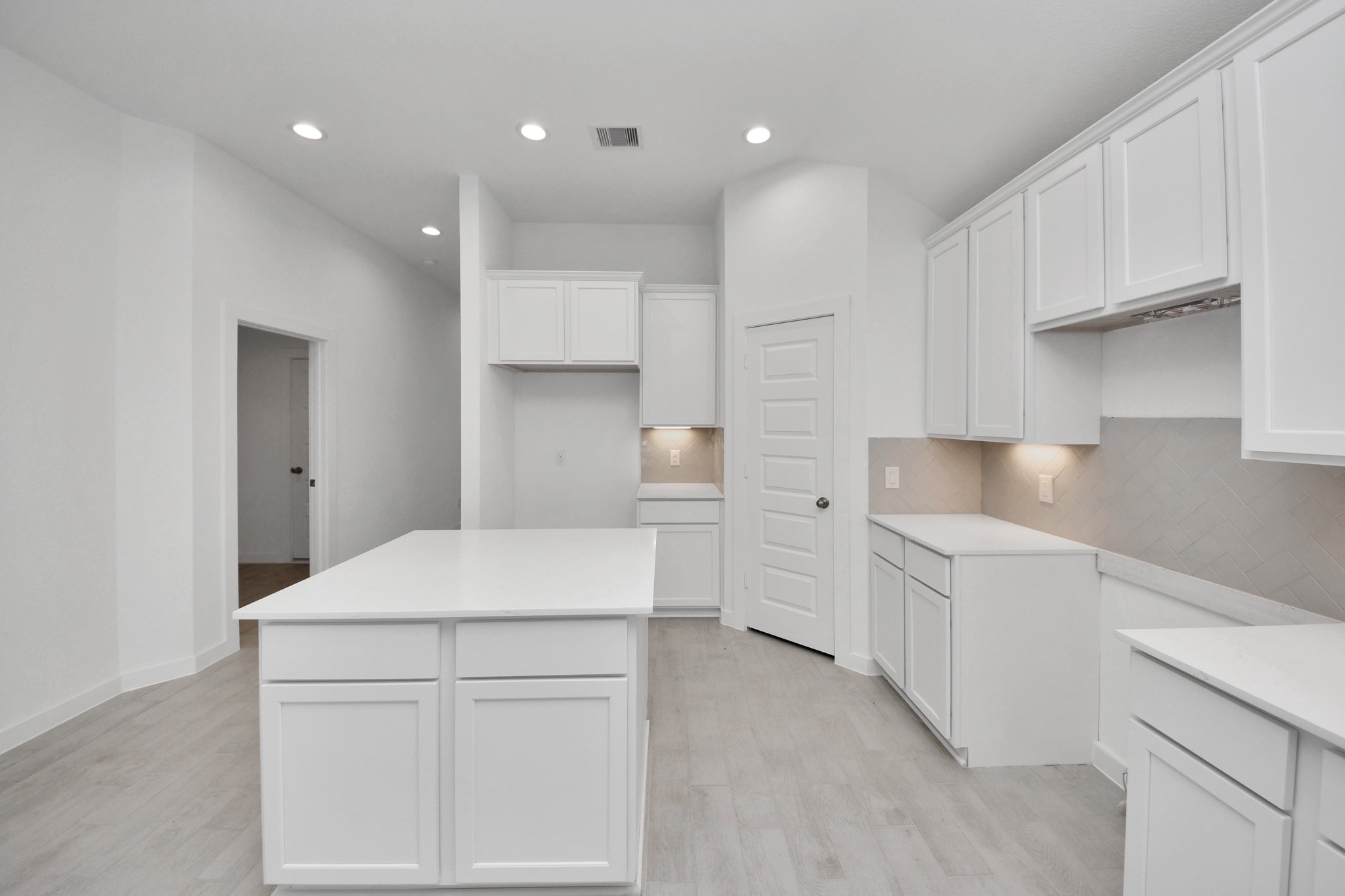 26371 Viva Drive Property Photo 9