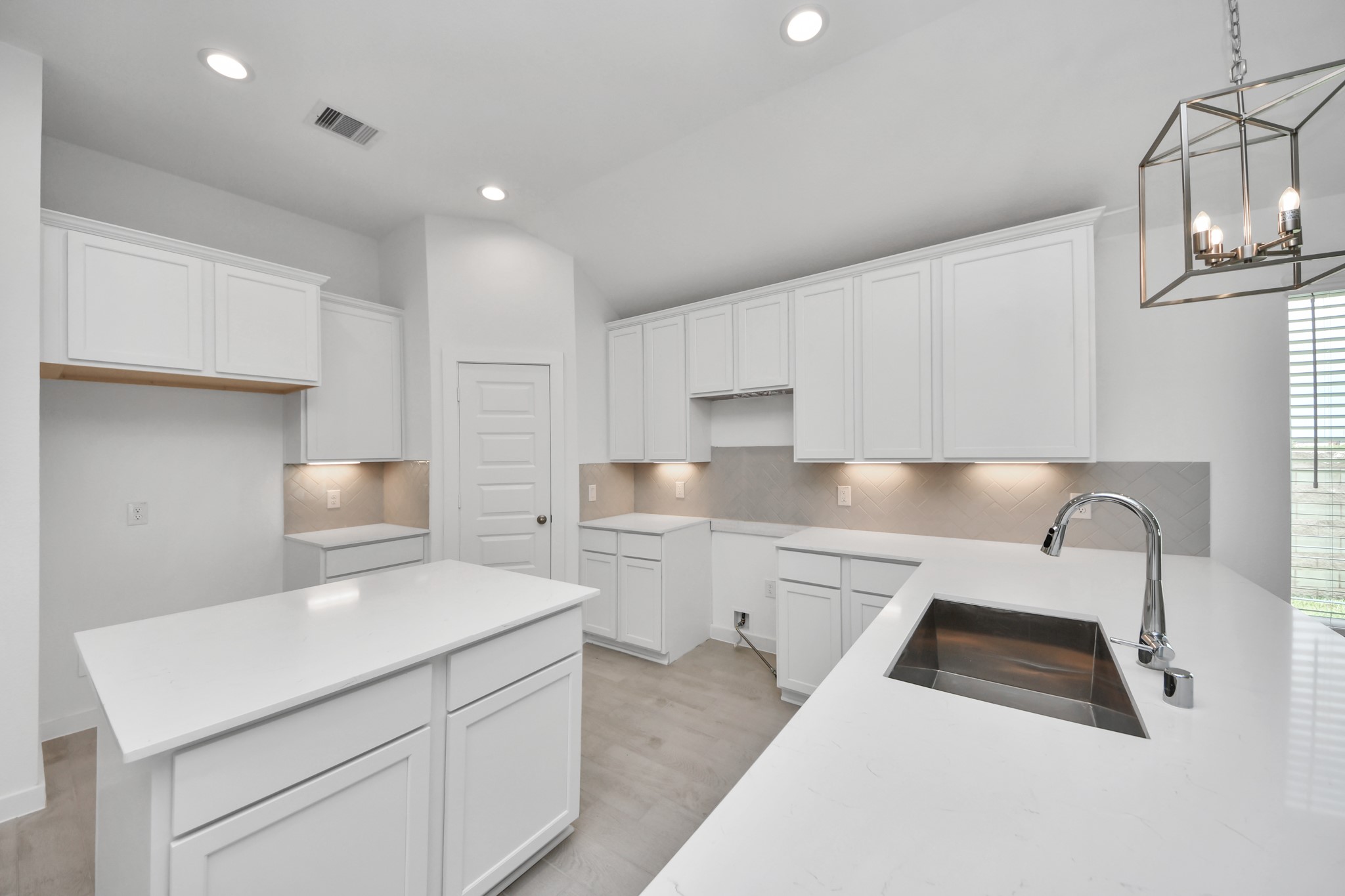 26371 Viva Drive Property Photo 10