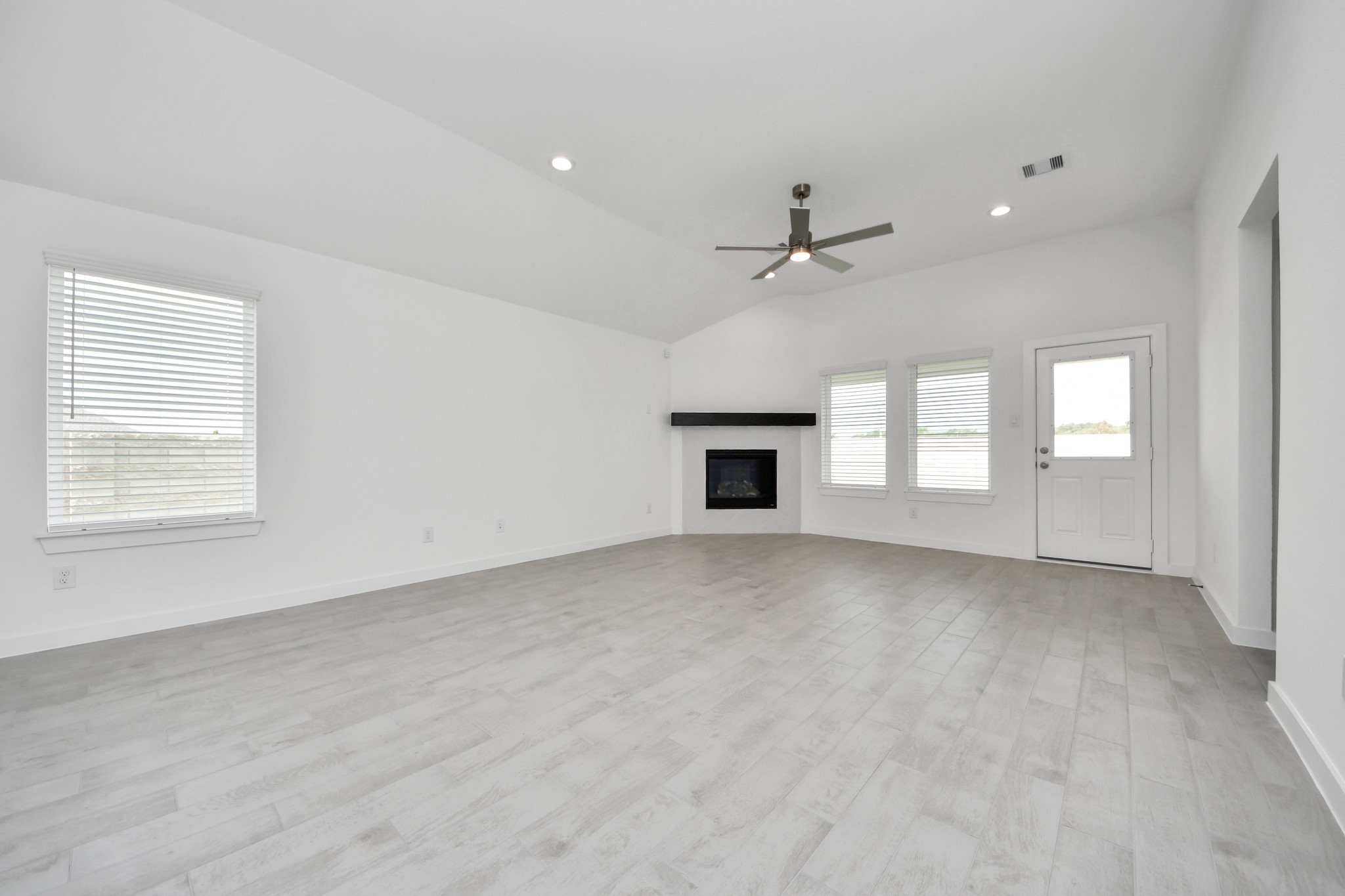 26371 Viva Drive Property Photo 23