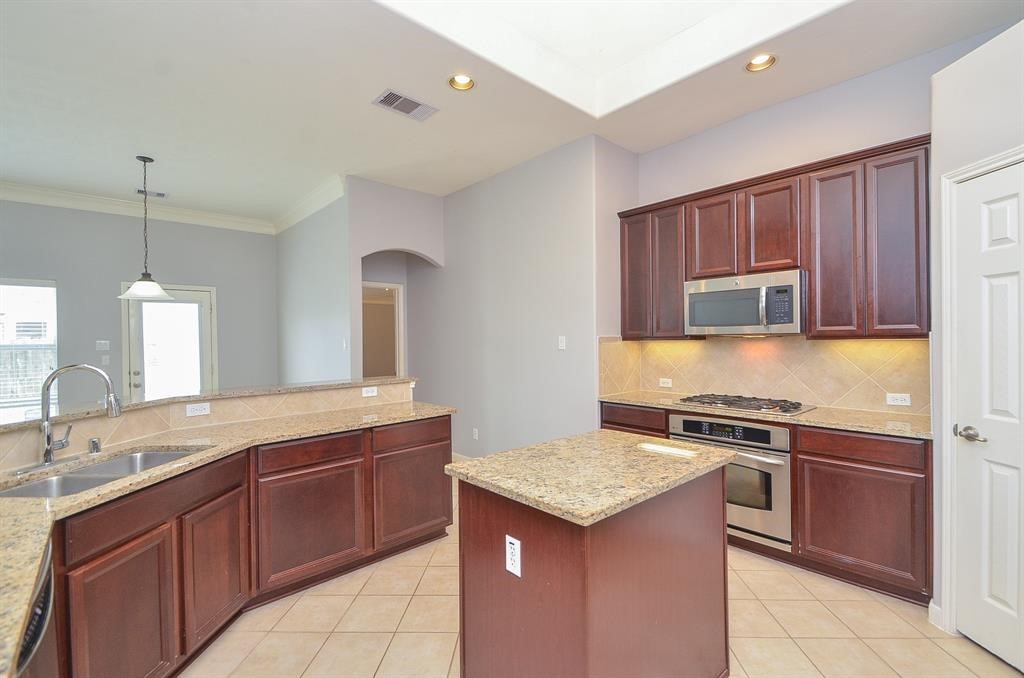 6726 Oakman Property Photo 12