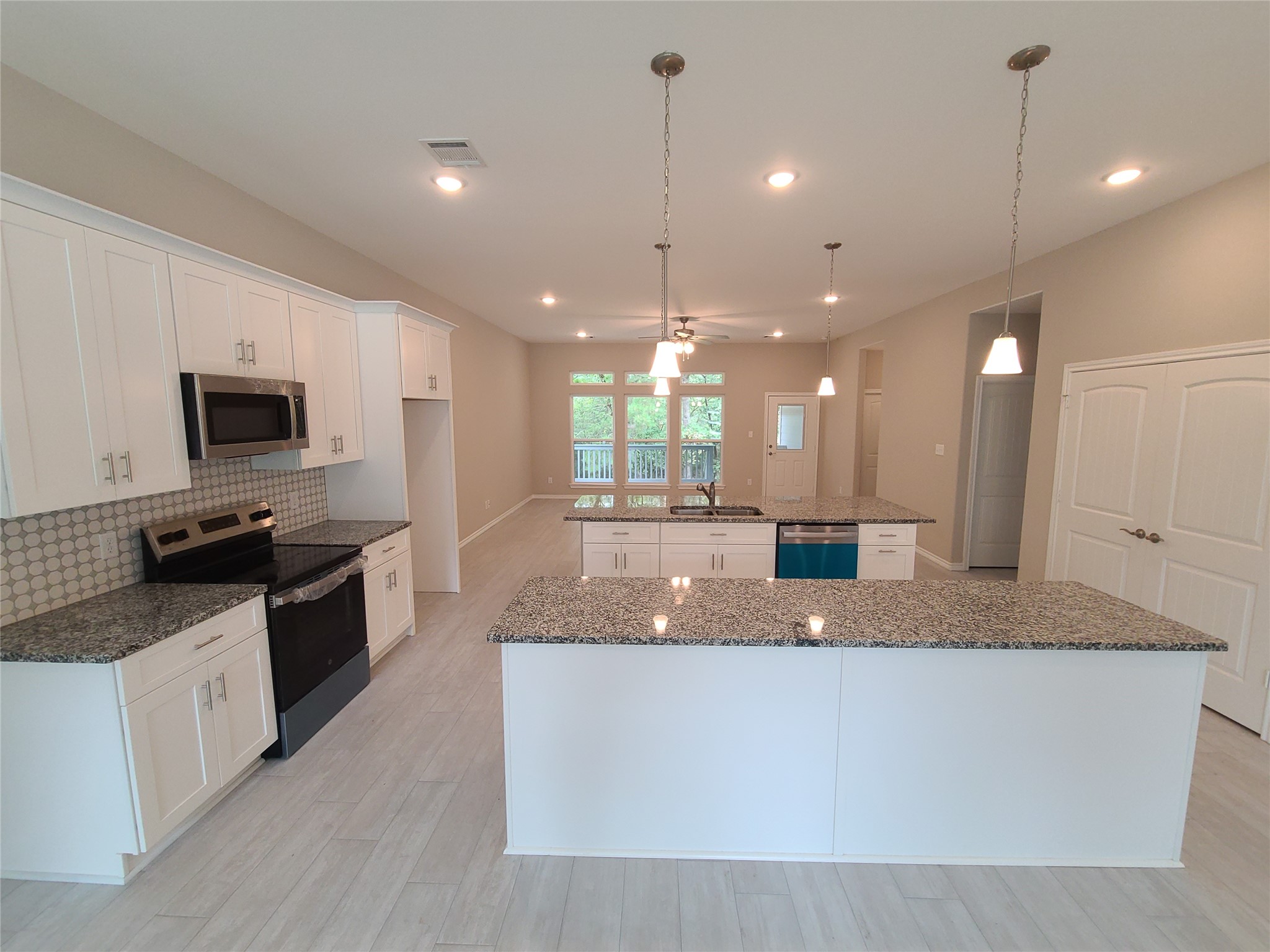 7 N Forest Drive Property Photo 2