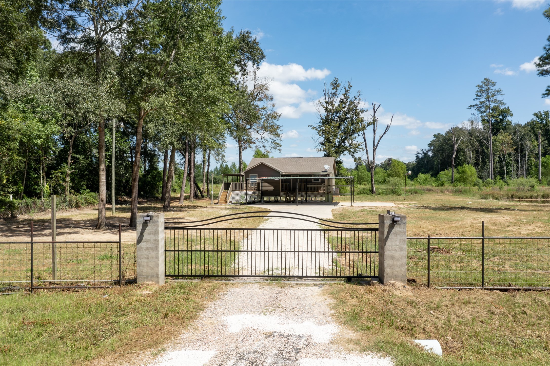 1906 County Road 3434 N Property Photo 1