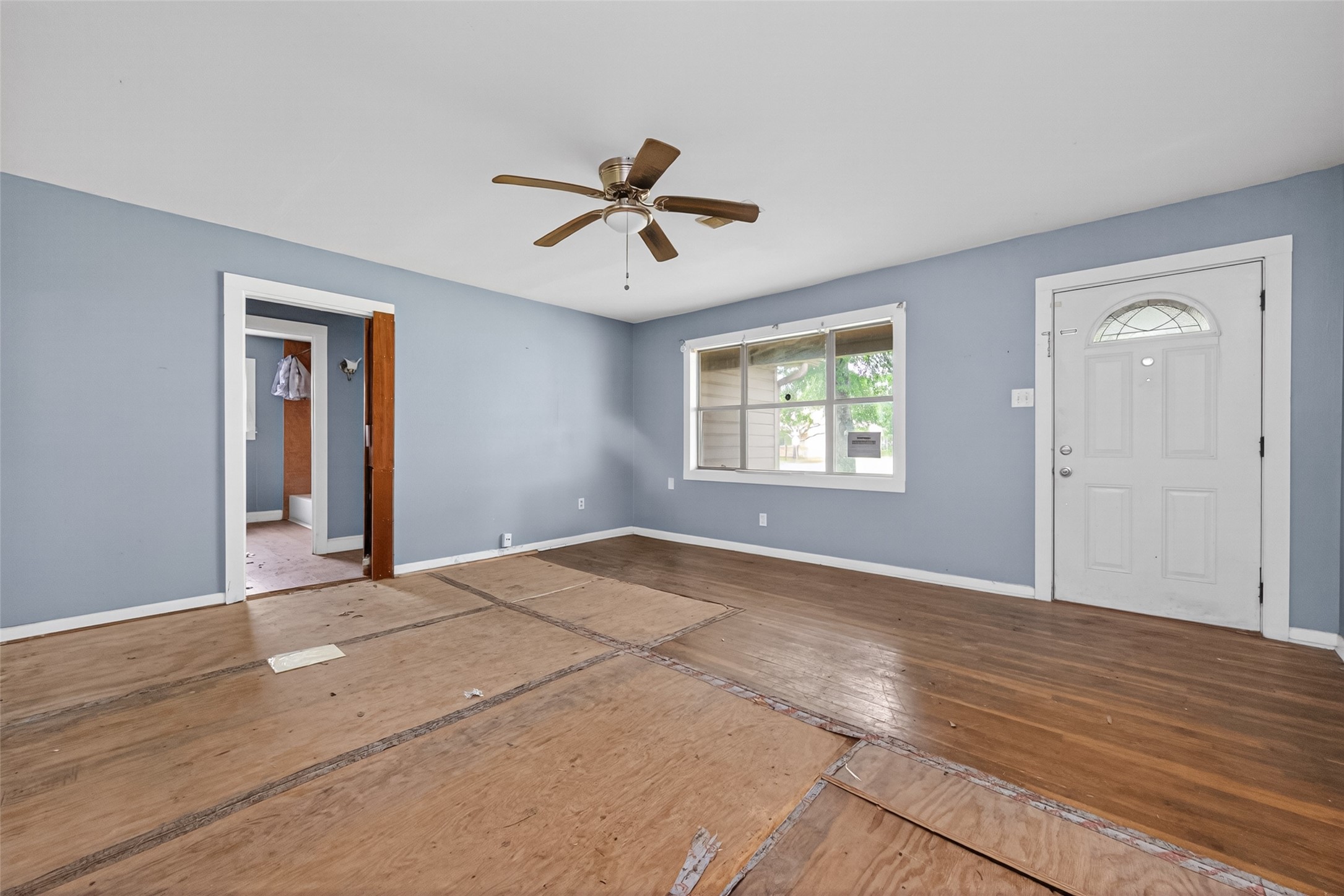 217 N Holly Avenue Property Photo 4