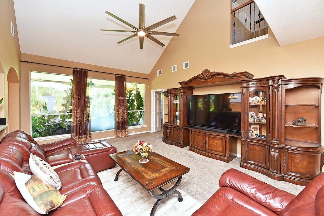 22121 Atwater Canyon Lane Property Photo 6