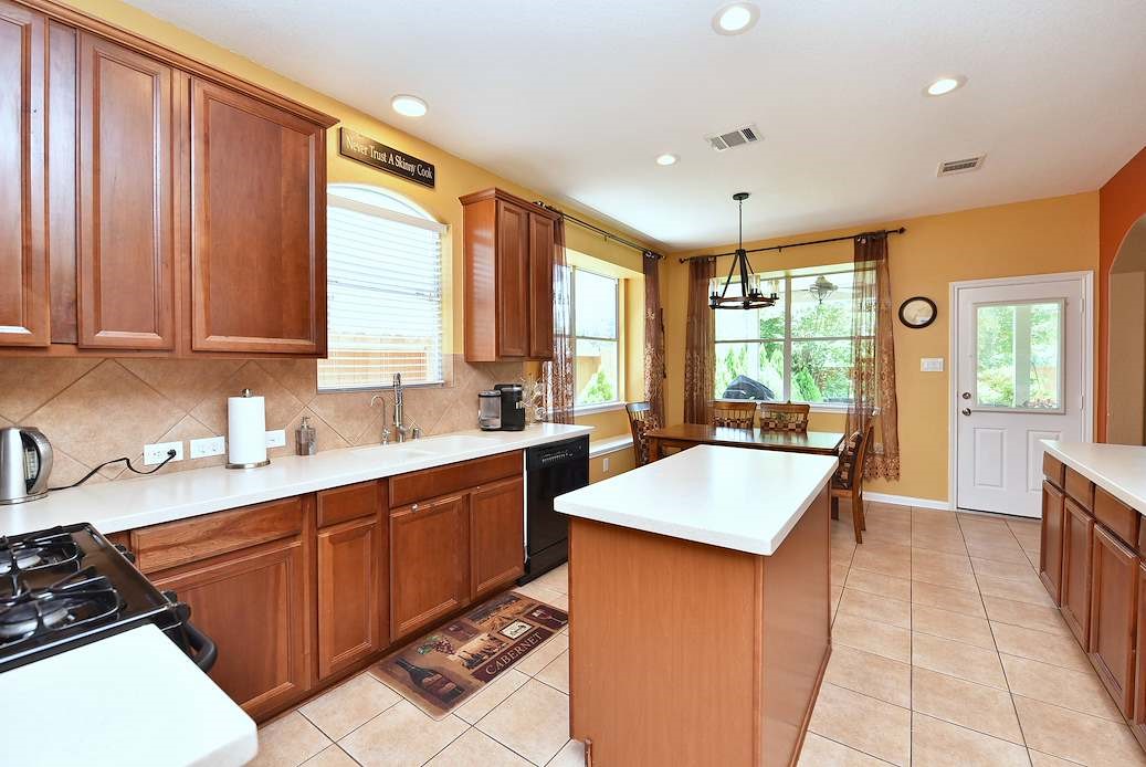 22121 Atwater Canyon Lane Property Photo 7