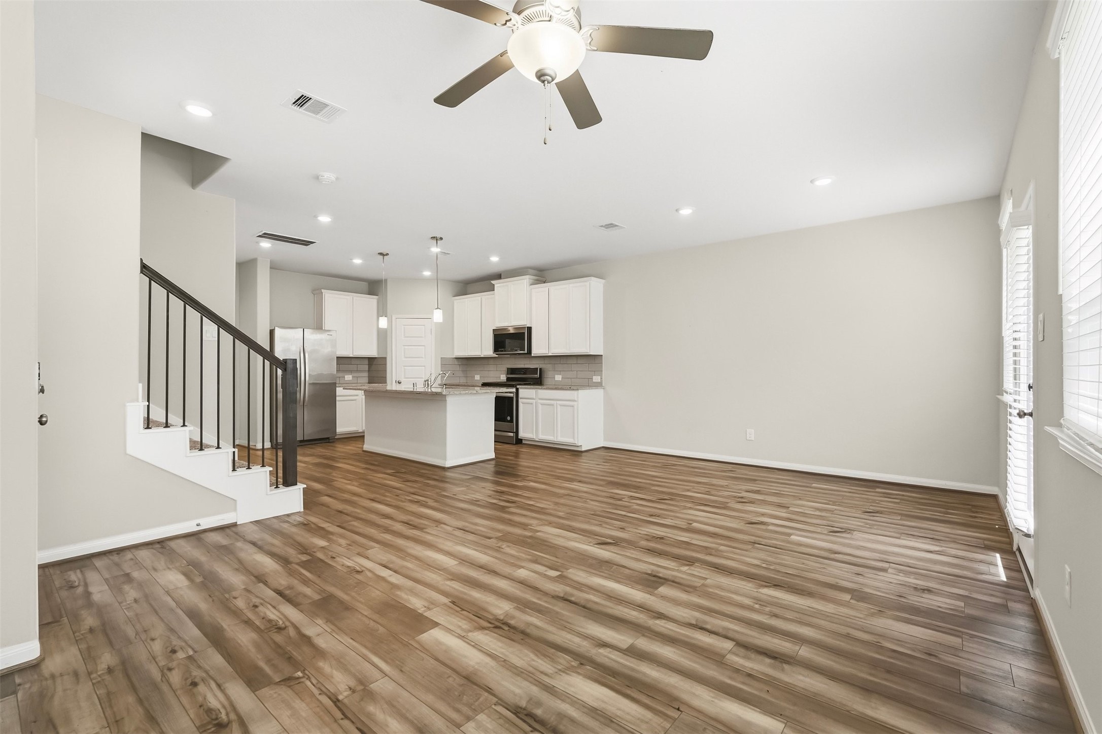 1516 Lakeline Oak Drive Property Photo 4