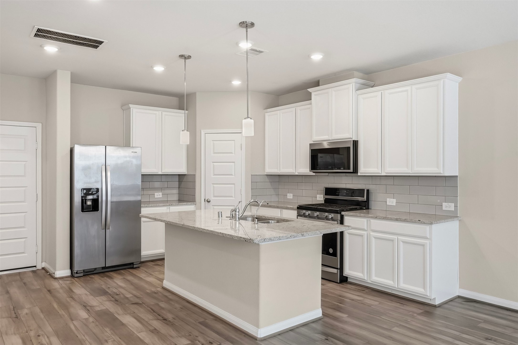 1516 Lakeline Oak Drive Property Photo 8