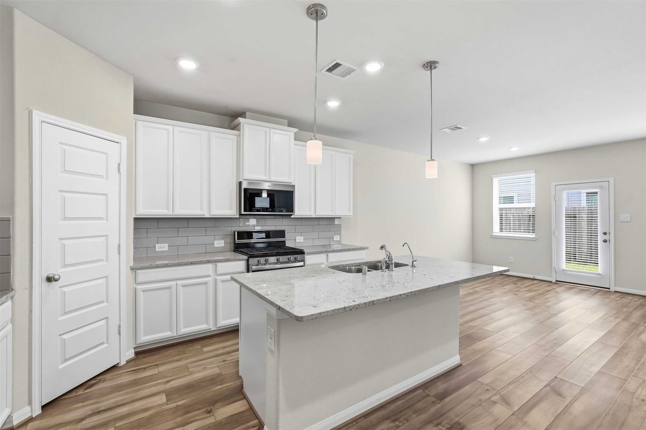 1516 Lakeline Oak Drive Property Photo 10