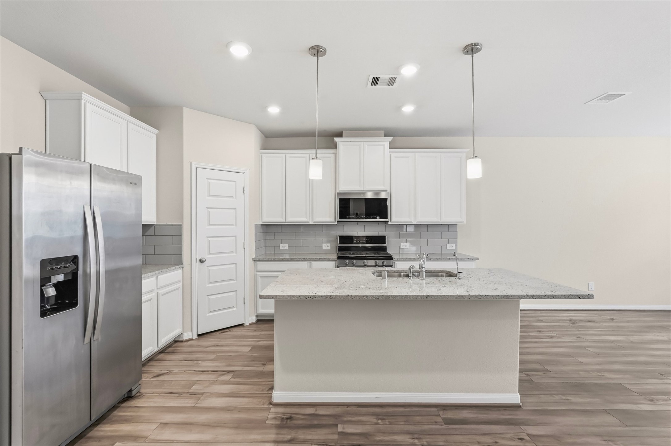 1516 Lakeline Oak Drive Property Photo 11