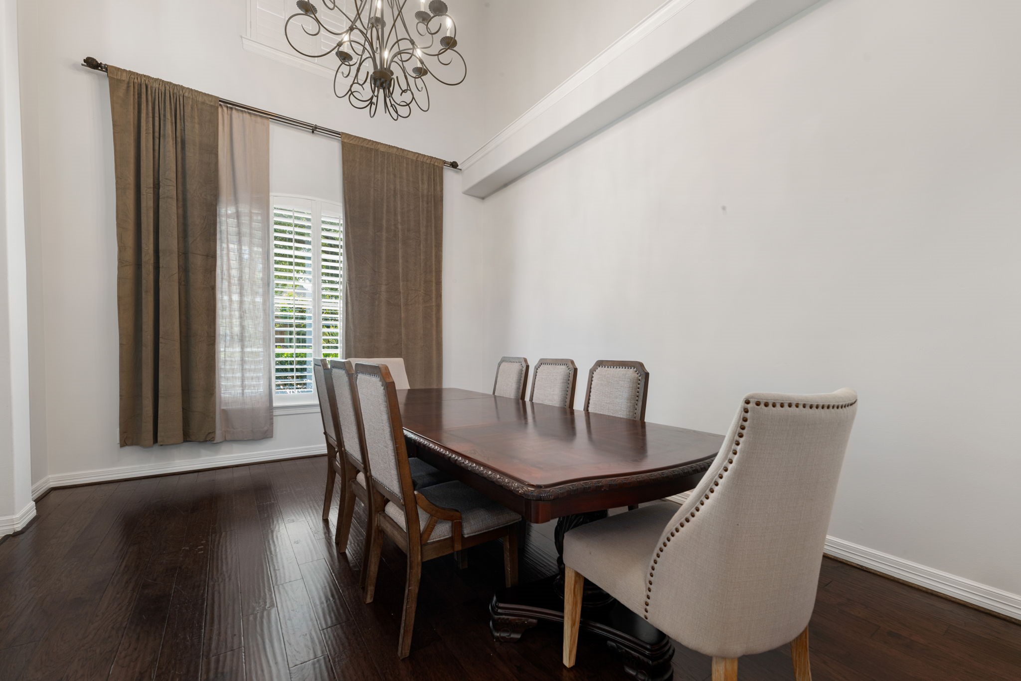 8123 Cranbrook Hollow Lane Property Photo 4