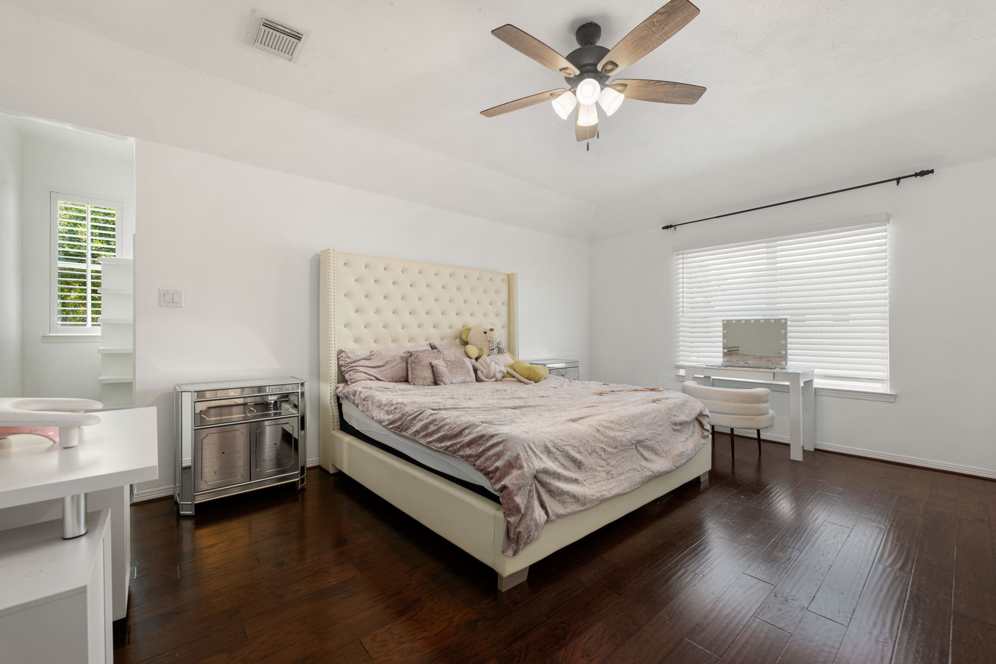 8123 Cranbrook Hollow Lane Property Photo 18