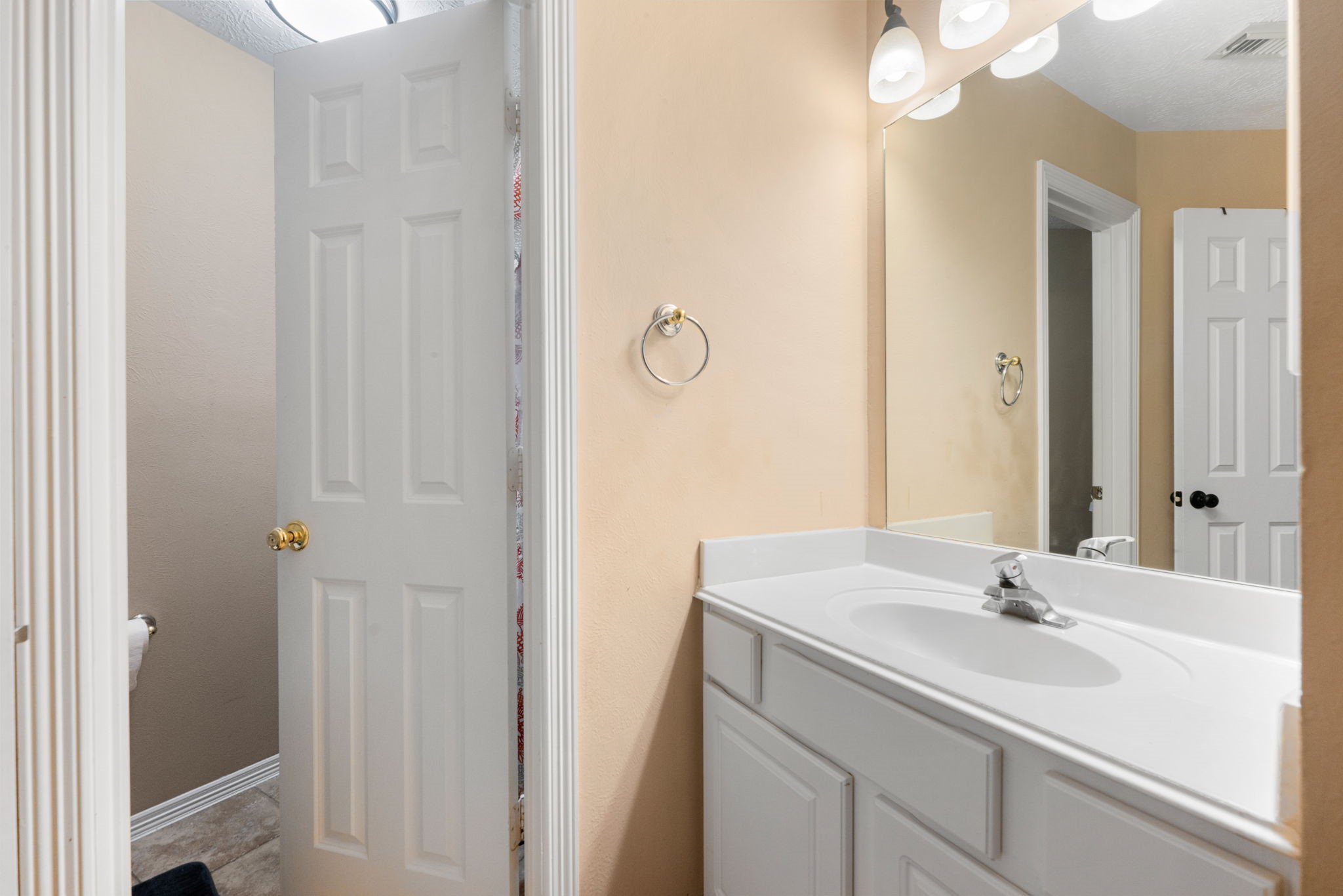 8123 Cranbrook Hollow Lane Property Photo 19