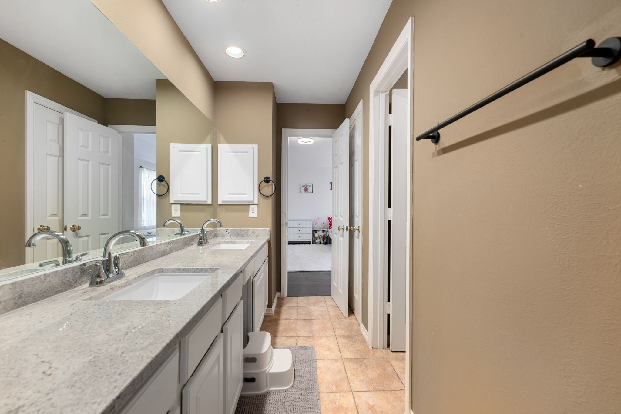 8123 Cranbrook Hollow Lane Property Photo 22