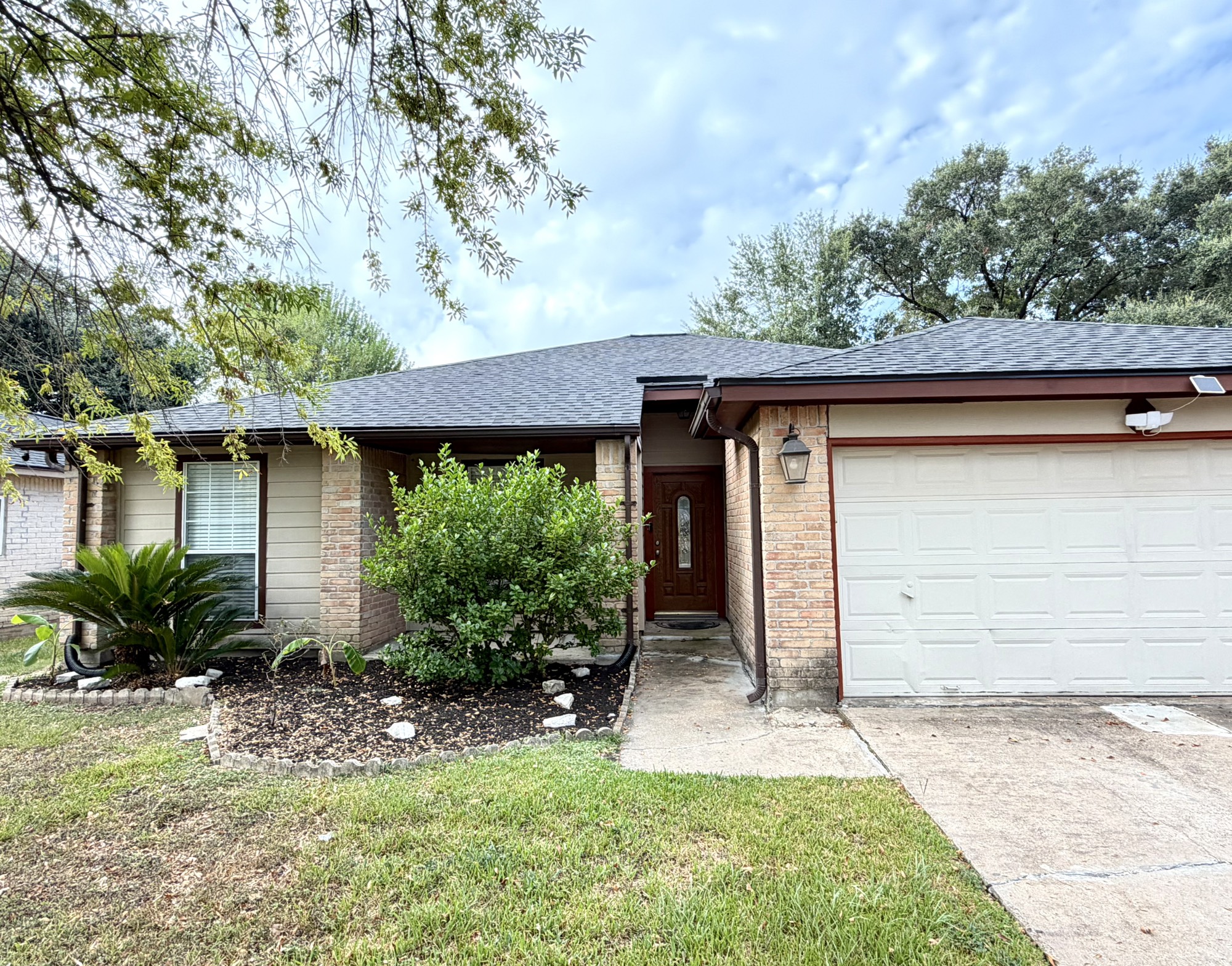 13715 Flagstone Drive Property Photo 4