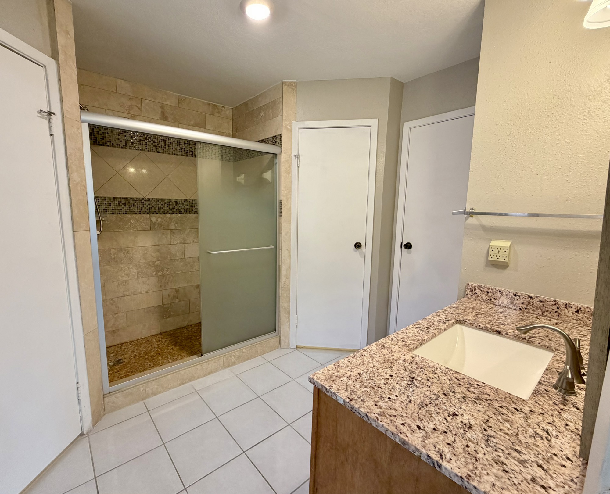 13715 Flagstone Drive Property Photo 12