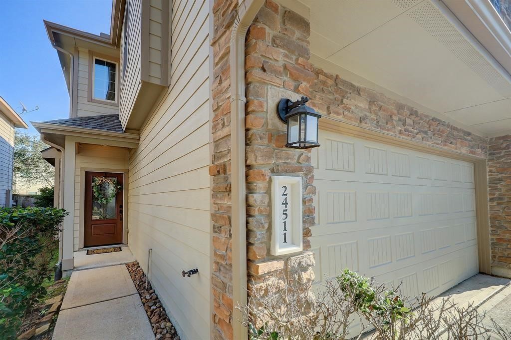 24511 Folkstone Circle Property Photo 2