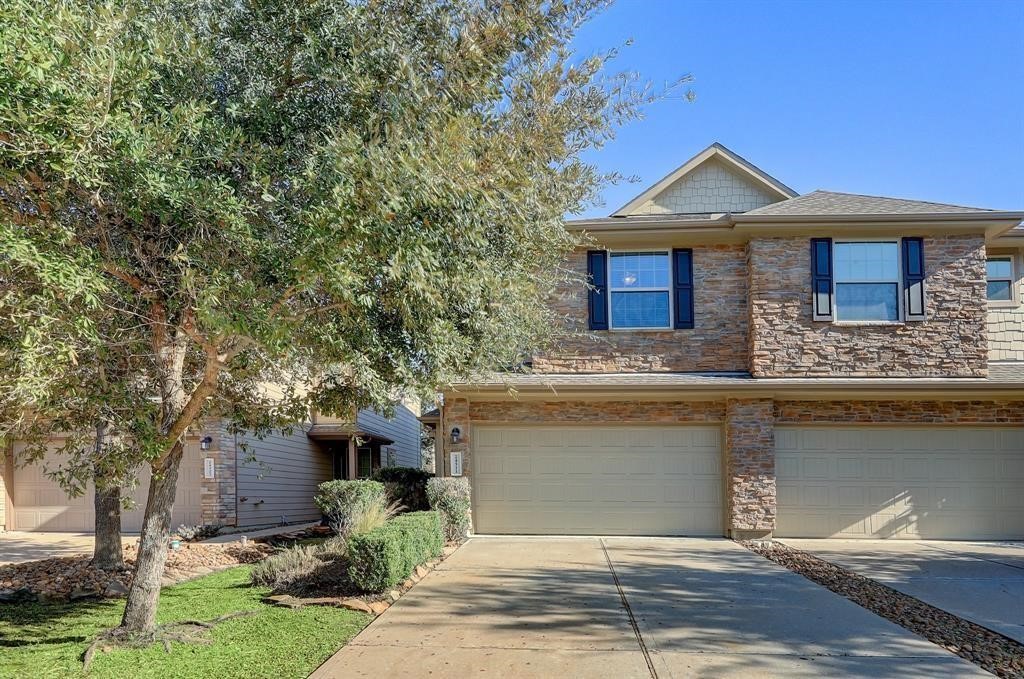 24511 Folkstone Circle Property Photo 3