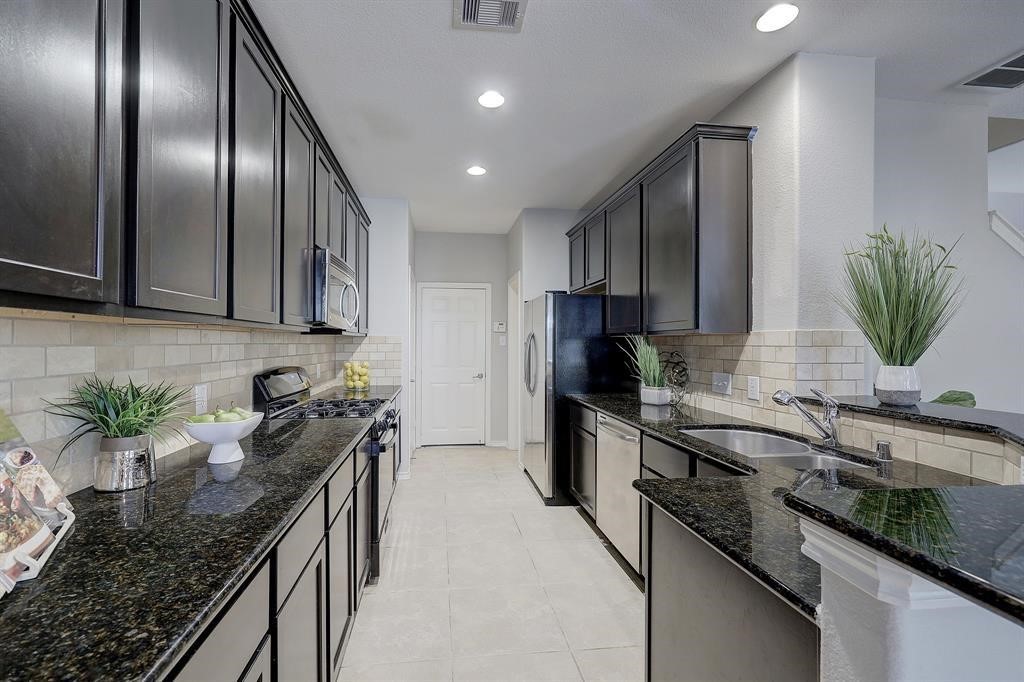 24511 Folkstone Circle Property Photo 12