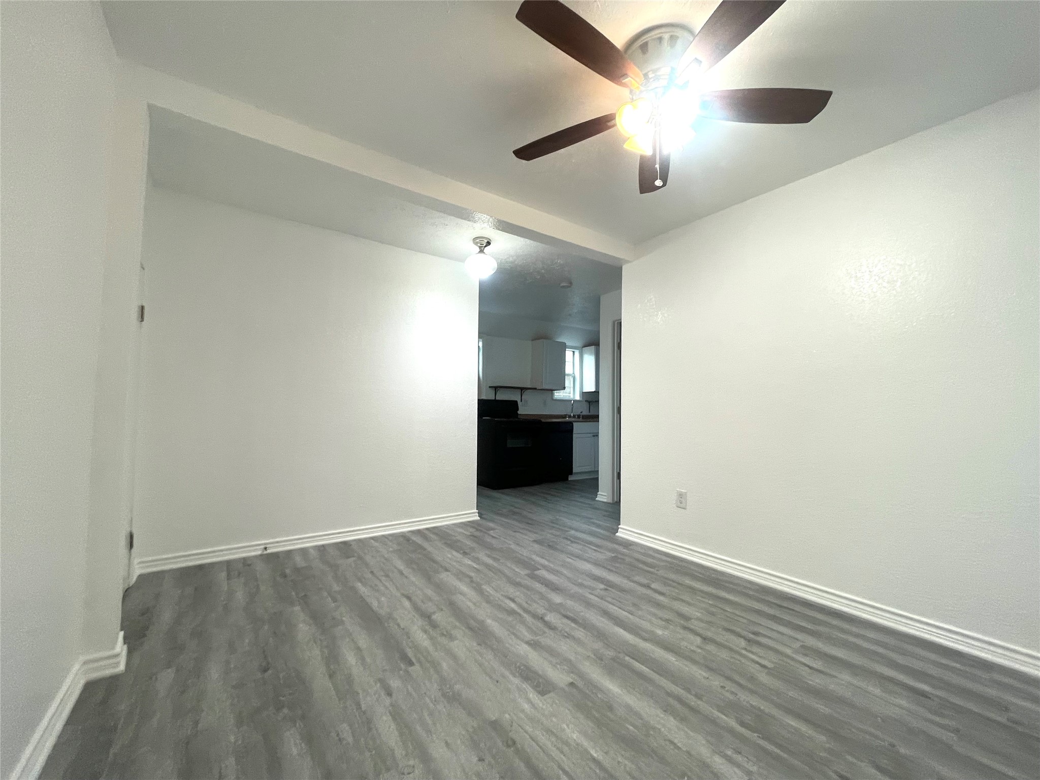 1127 Walling Street 2 Property Photo 4