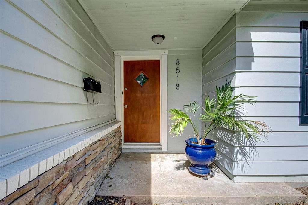 8518 Forum Drive Property Photo 2