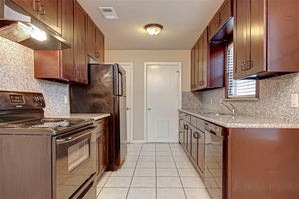 8518 Forum Drive Property Photo 3