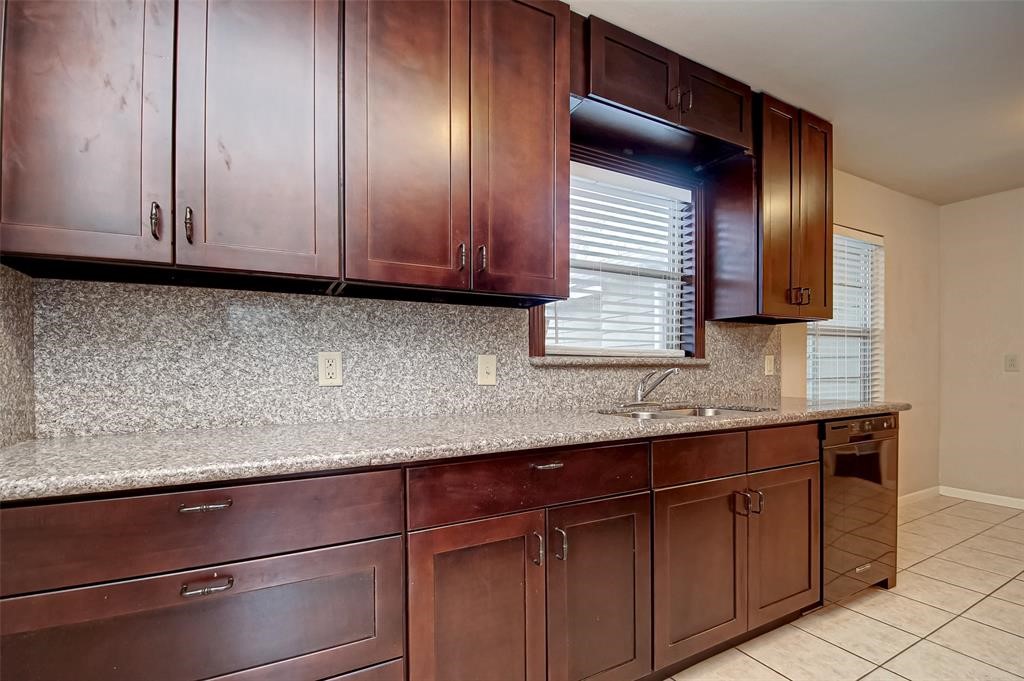 8518 Forum Drive Property Photo 4