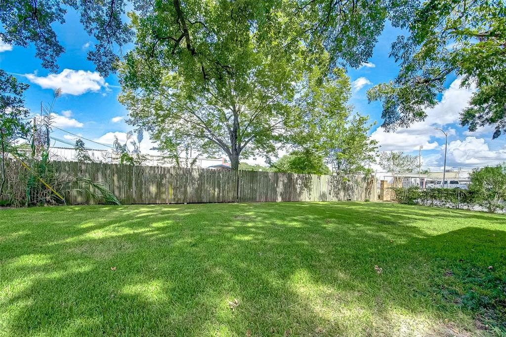 8518 Forum Drive Property Photo 16