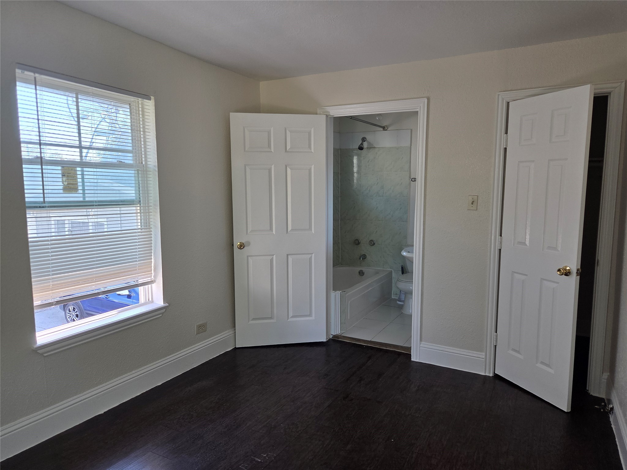 302 71 St Street Property Photo 2
