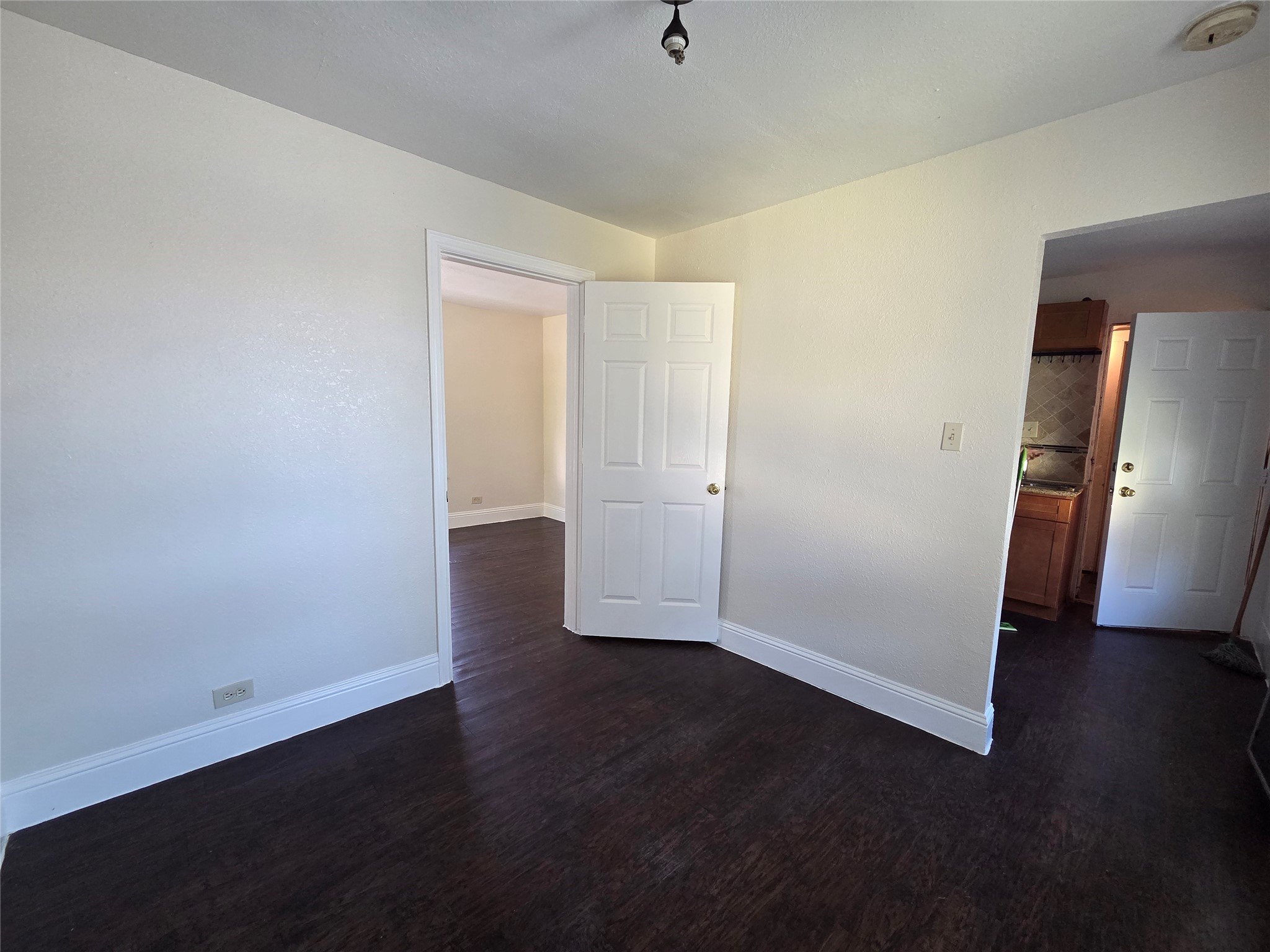 302 71 St Street Property Photo 6