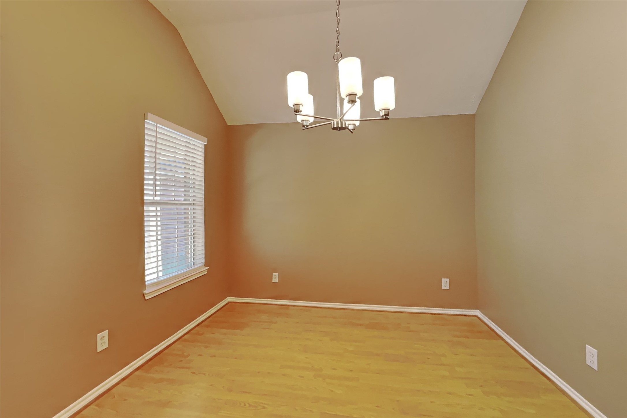 16442 Redbud Berry Lane Property Photo 5