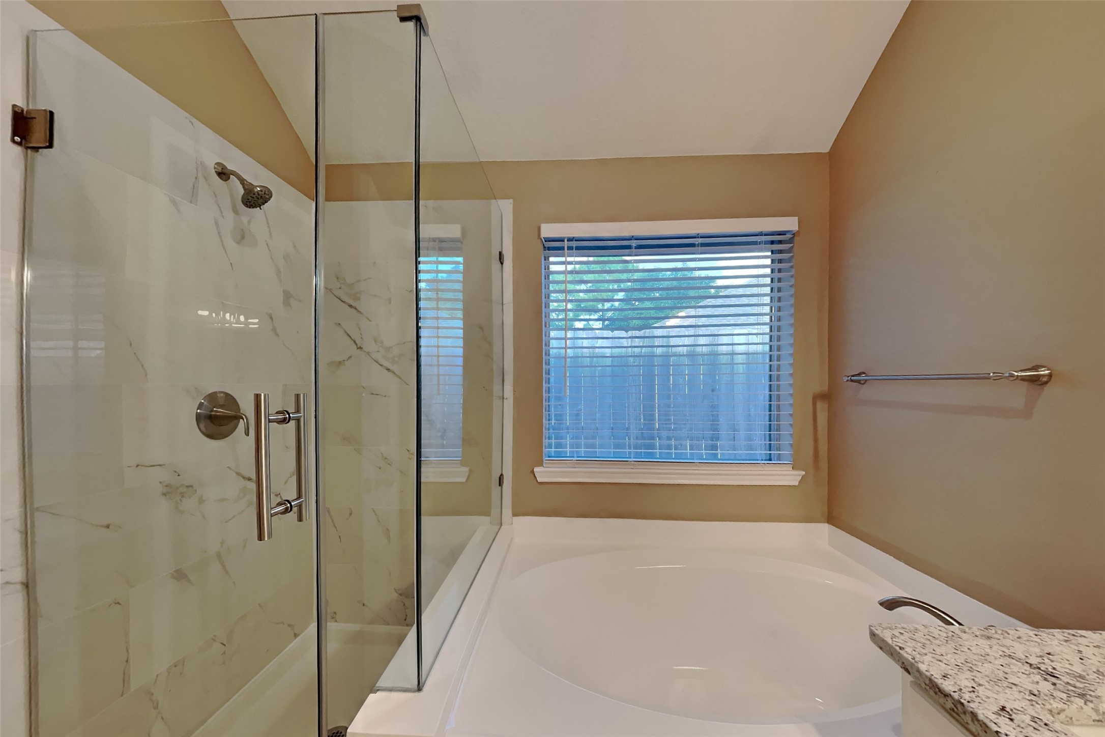 16442 Redbud Berry Lane Property Photo 9