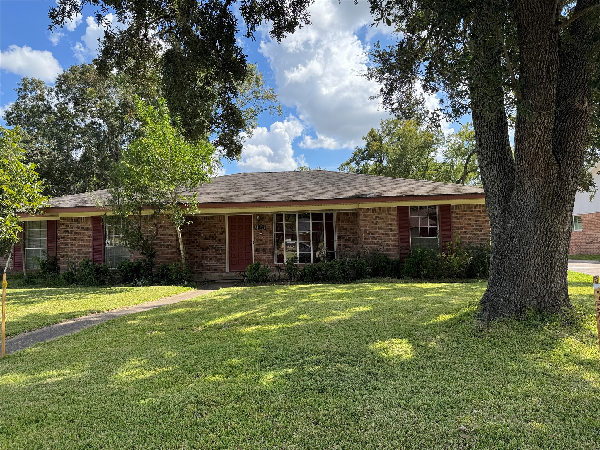 1801 Mulberry Drive Property Photo 1