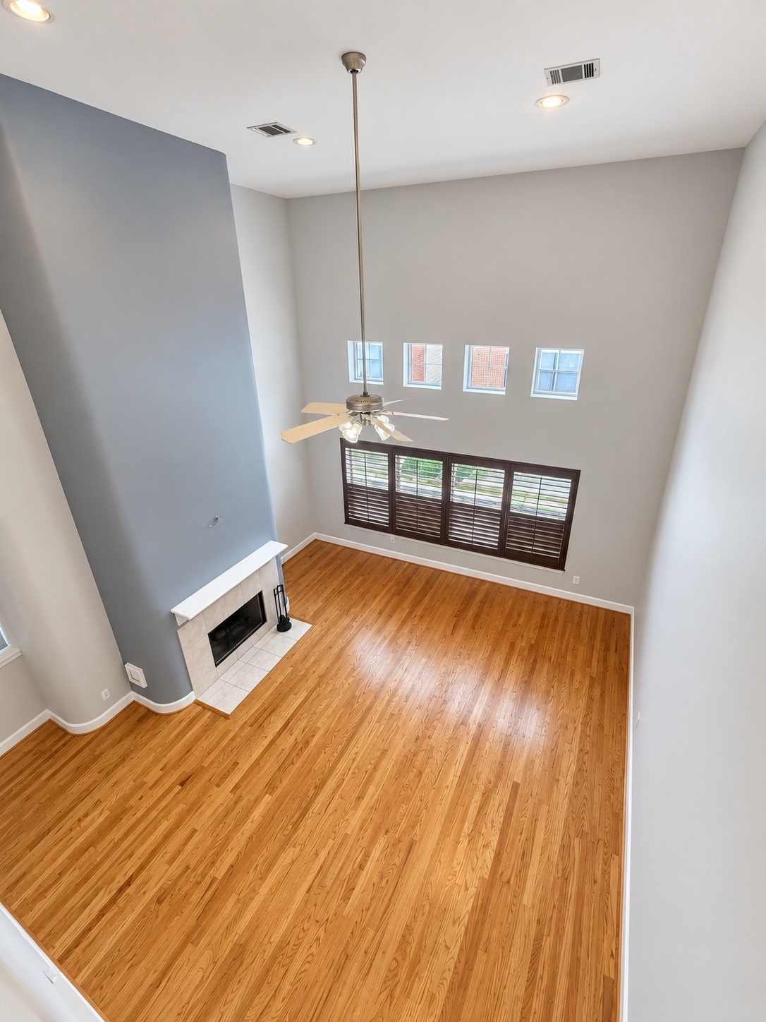 8624 Meadowcroft Drive Property Photo 4