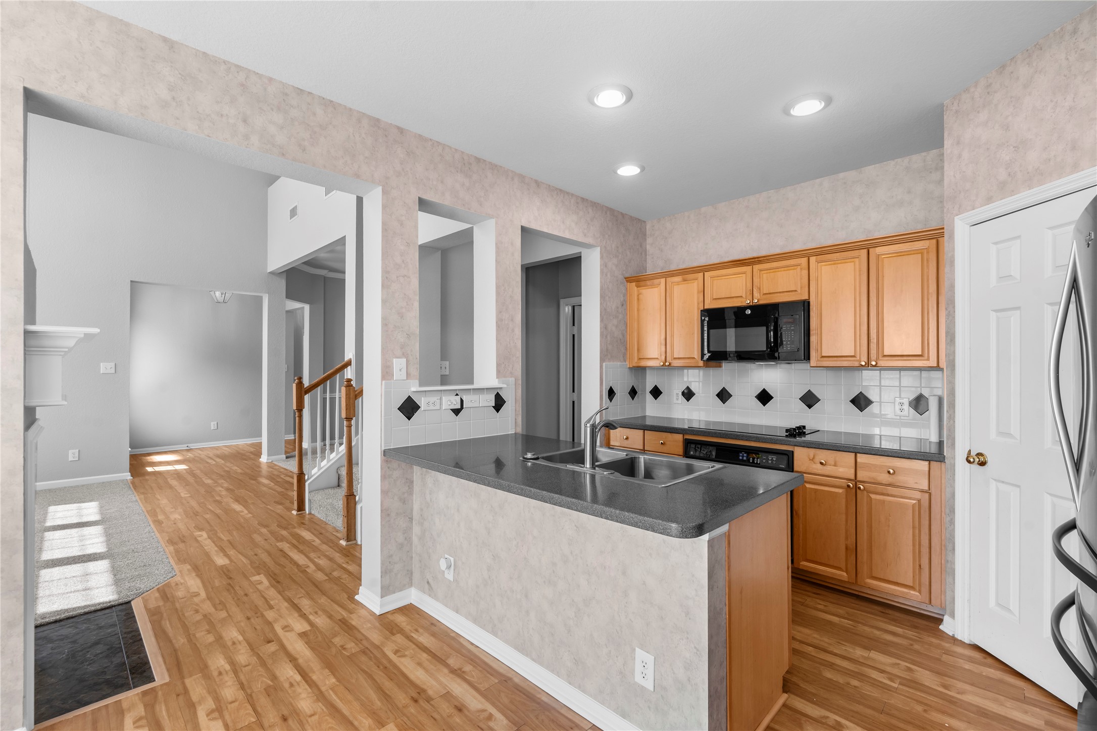 7807 Glenn Cliff Drive Property Photo 12