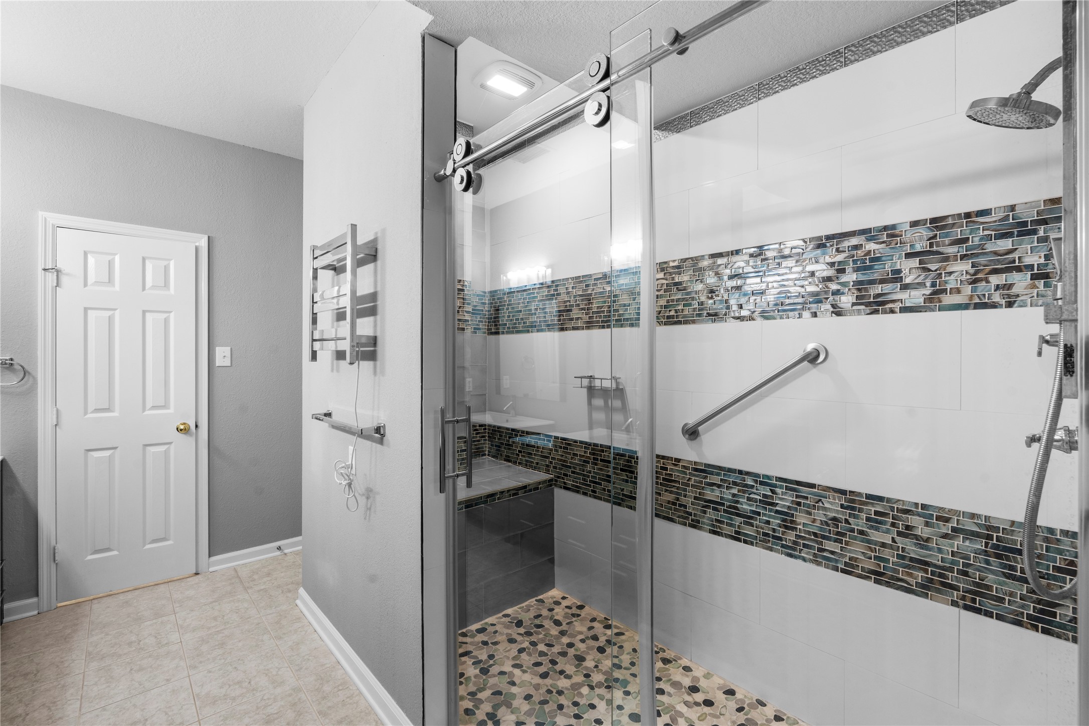 7807 Glenn Cliff Drive Property Photo 16