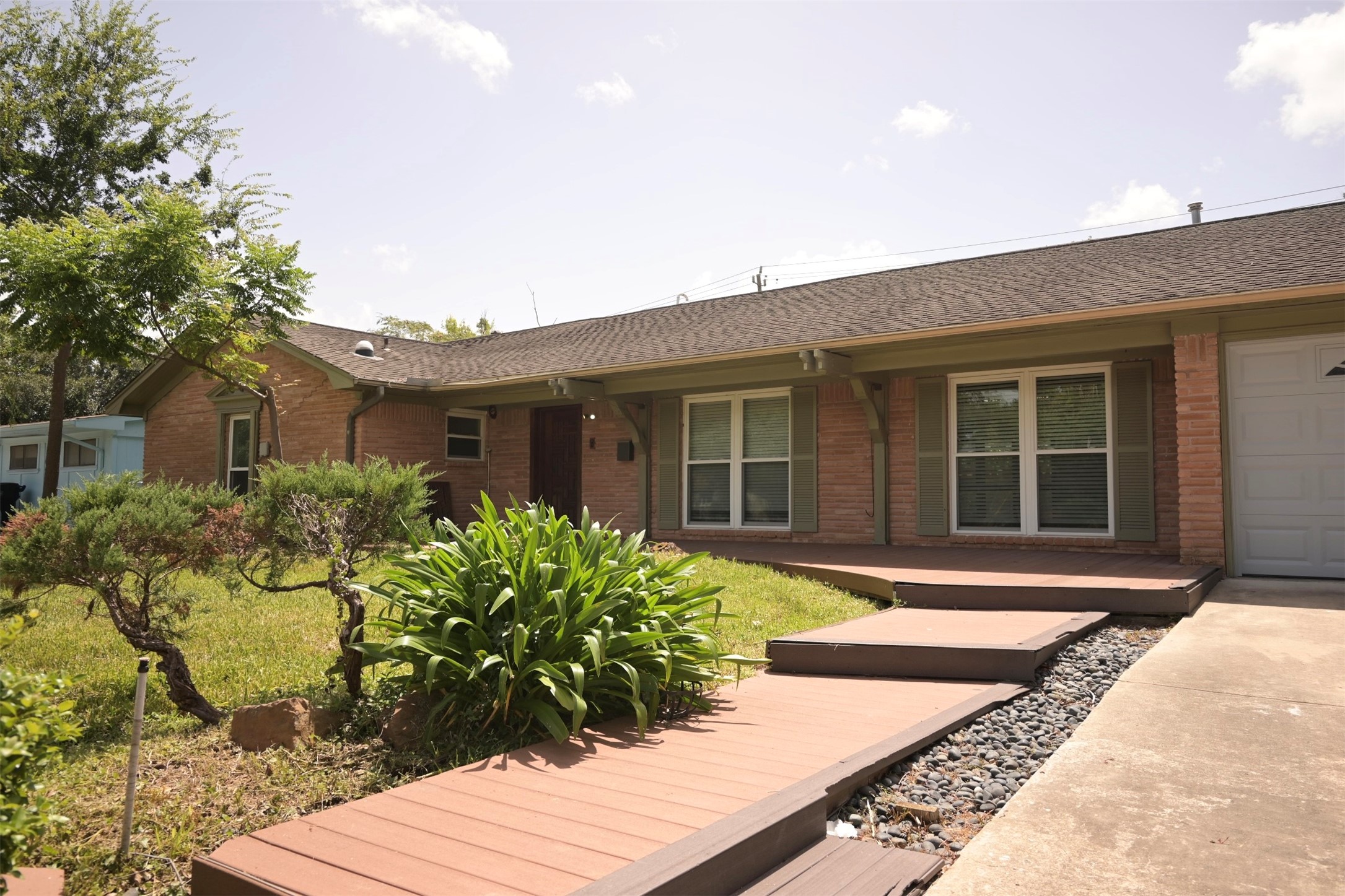 9810 Cliffwood Drive Property Photo 1
