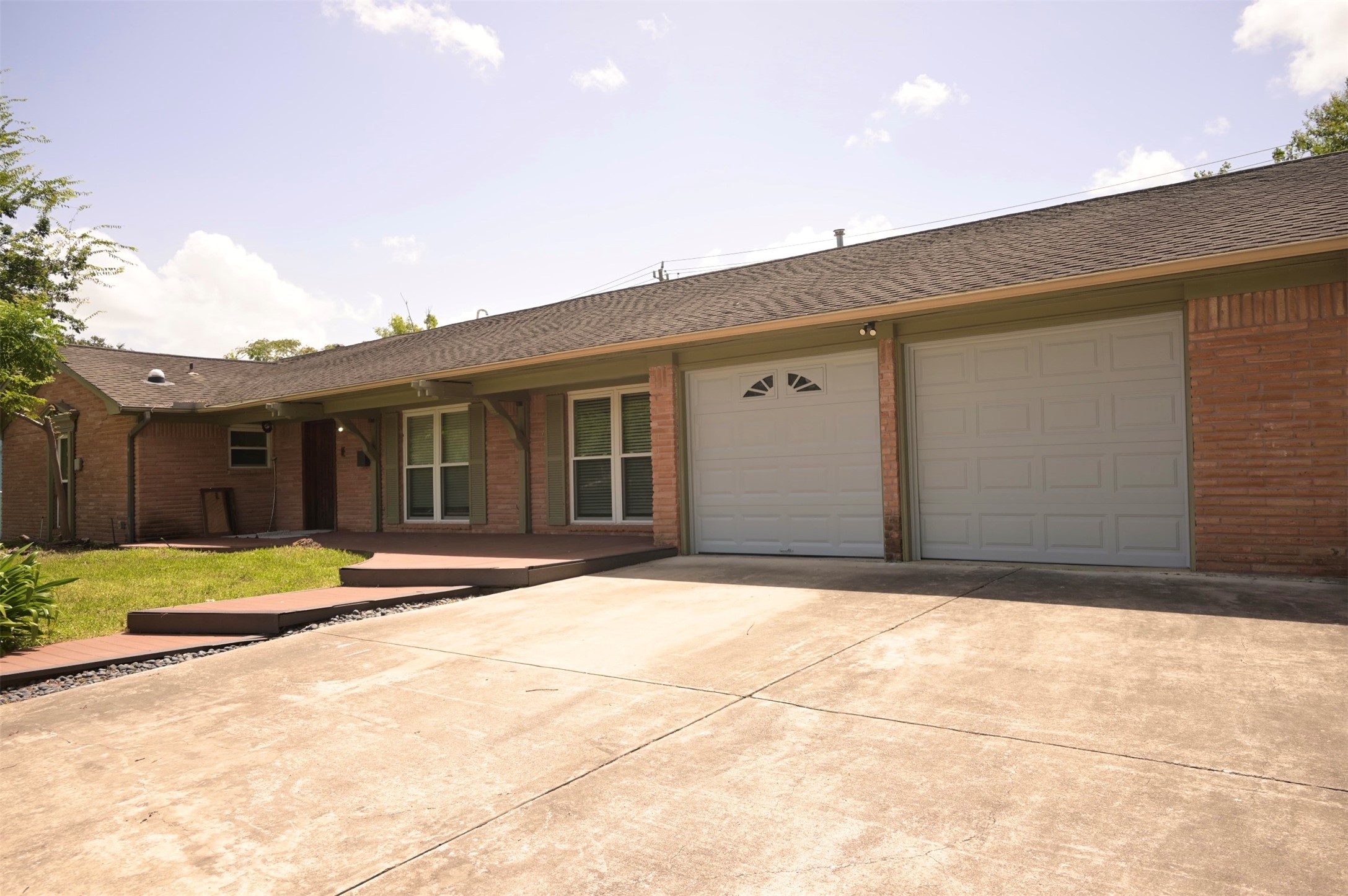 9810 Cliffwood Drive Property Photo 2